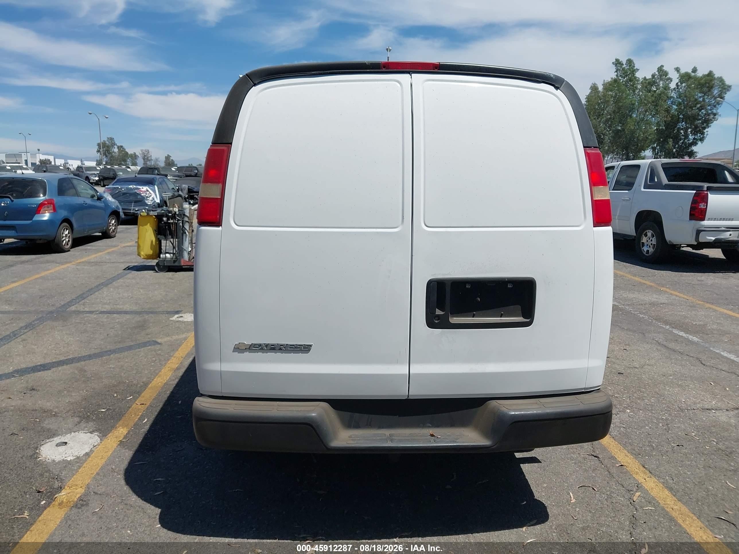 2007 Chevrolet Express Cargo Van Work Van White vin: 1GCHG35U971226540
