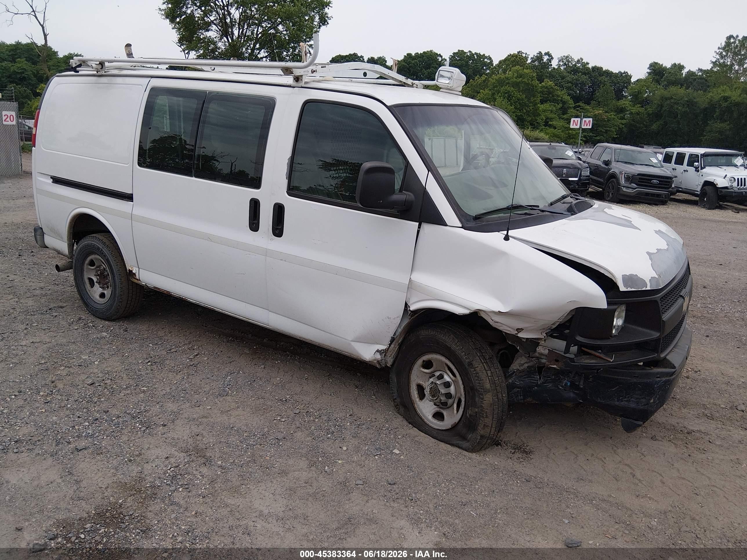 2007 Chevrolet Express Cargo Van Work Van White vin: 1GCHG35U971249638