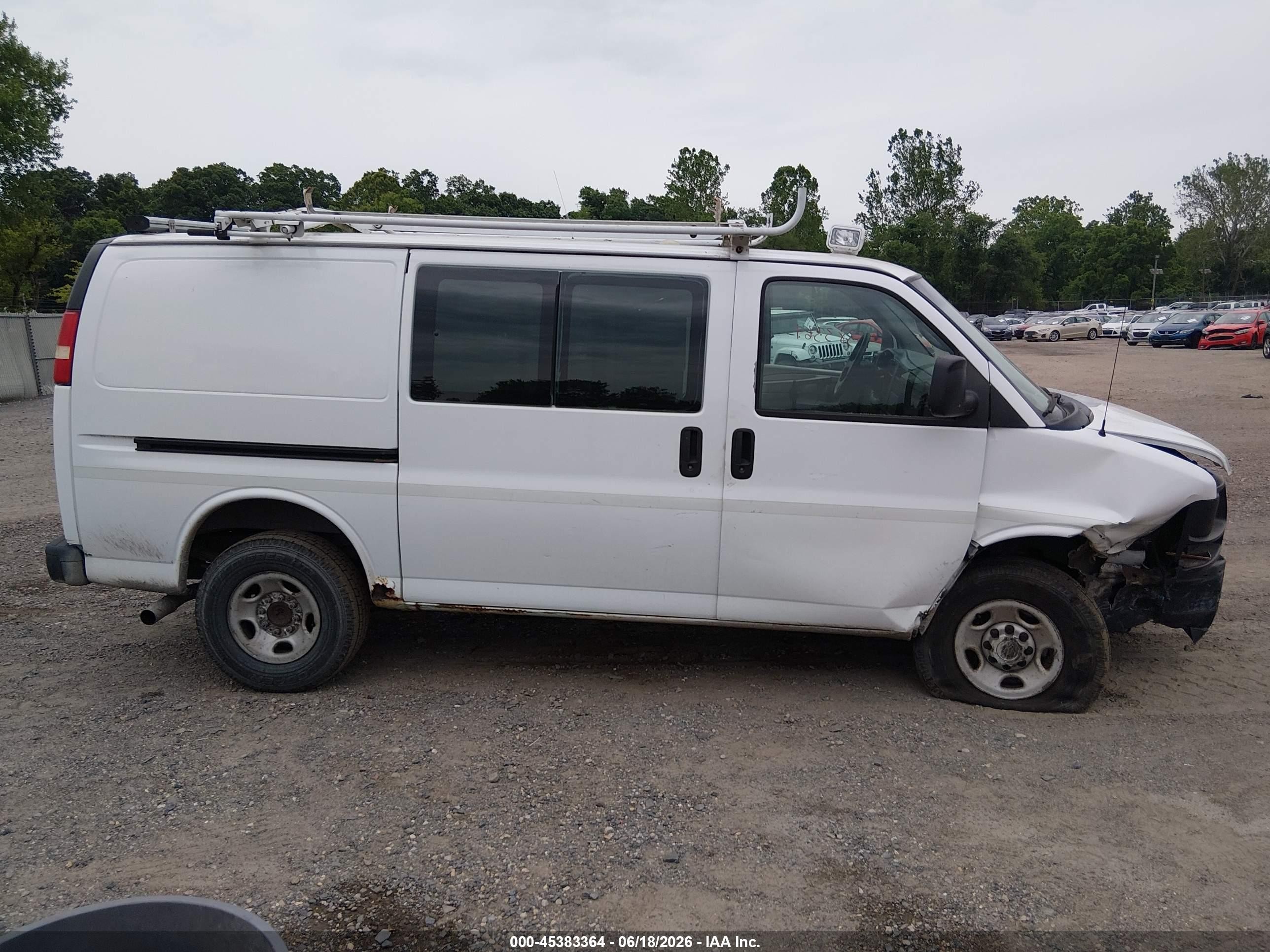 2007 Chevrolet Express Cargo Van Work Van White vin: 1GCHG35U971249638