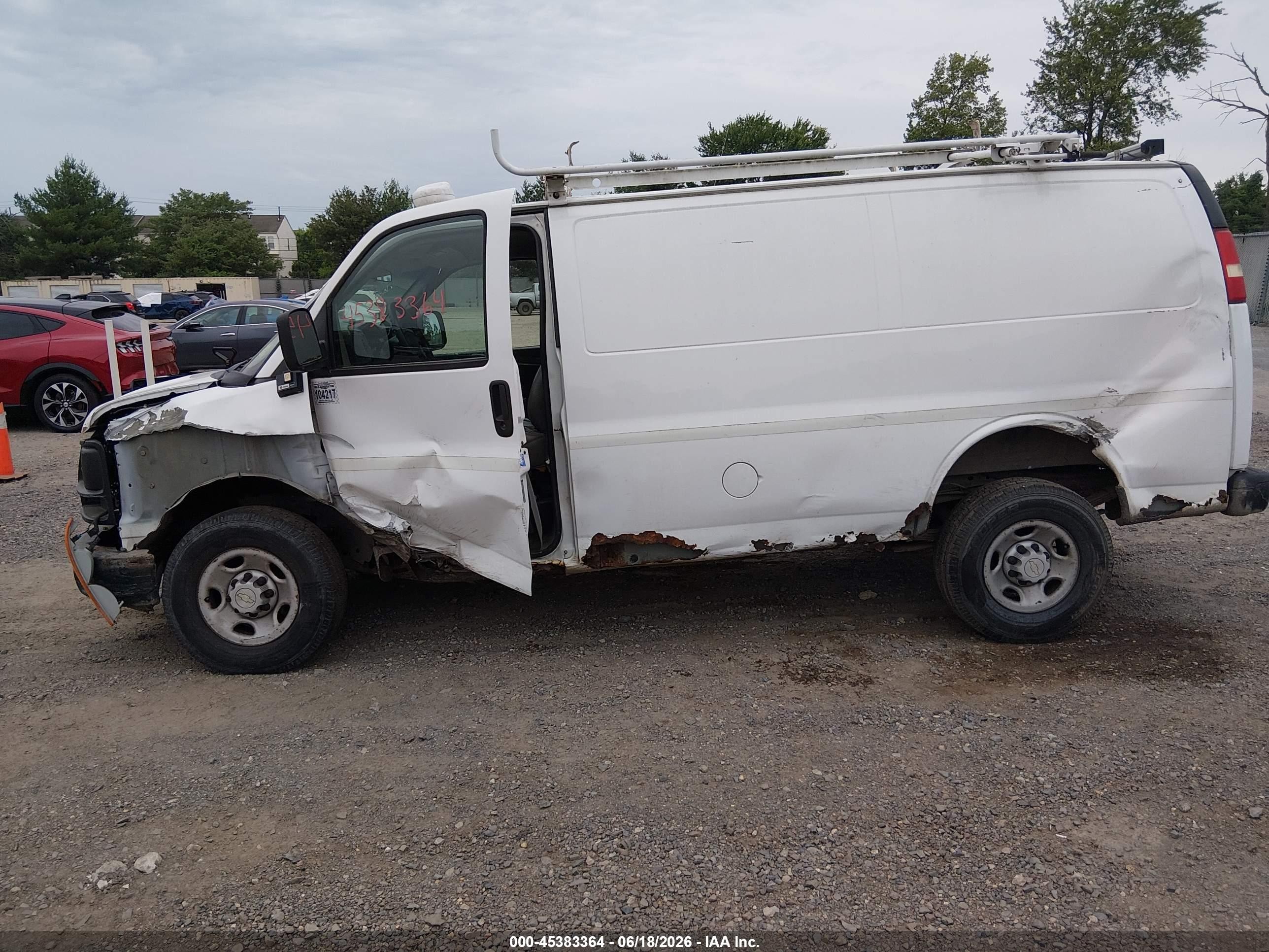2007 Chevrolet Express Cargo Van Work Van White vin: 1GCHG35U971249638