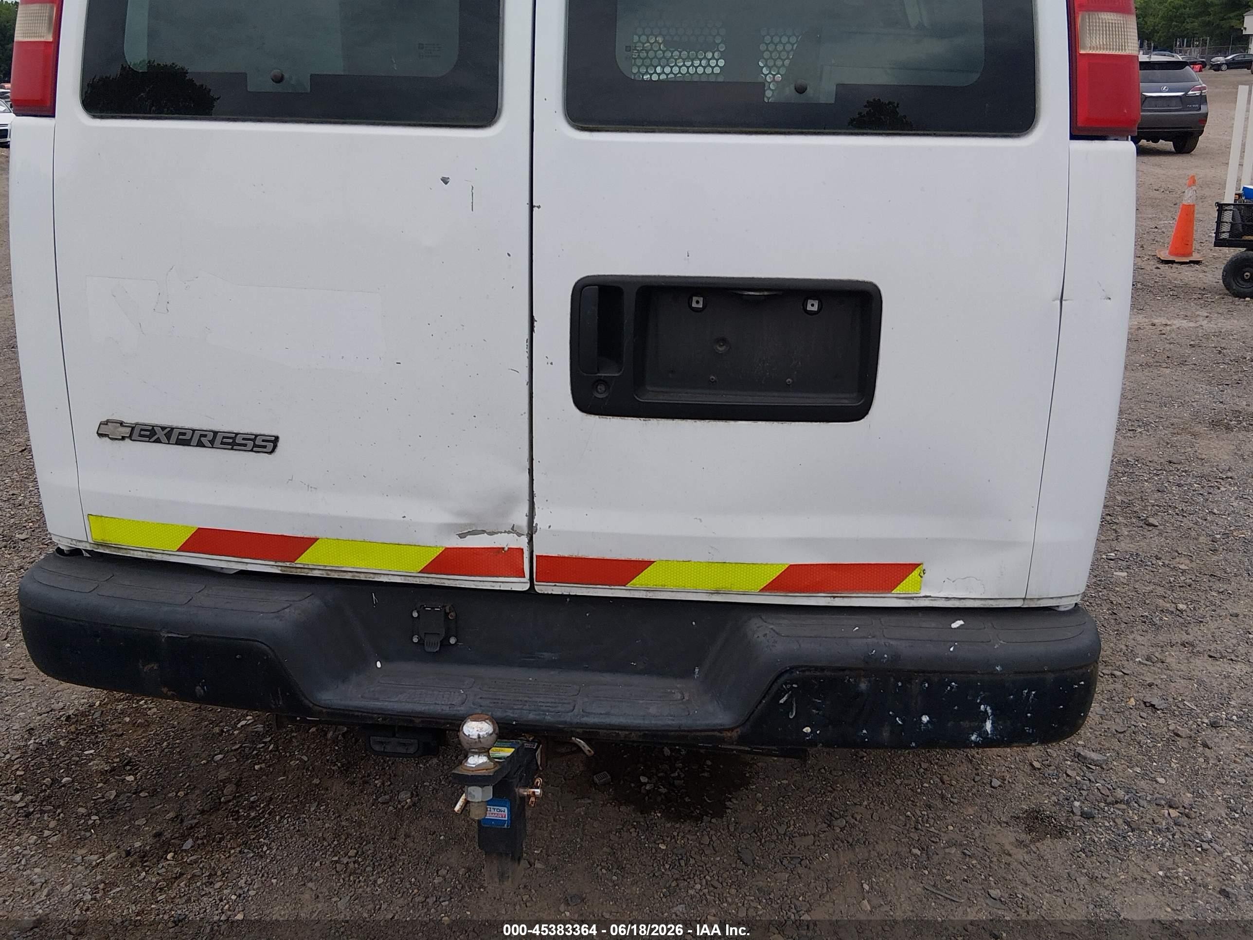 2007 Chevrolet Express Cargo Van Work Van White vin: 1GCHG35U971249638