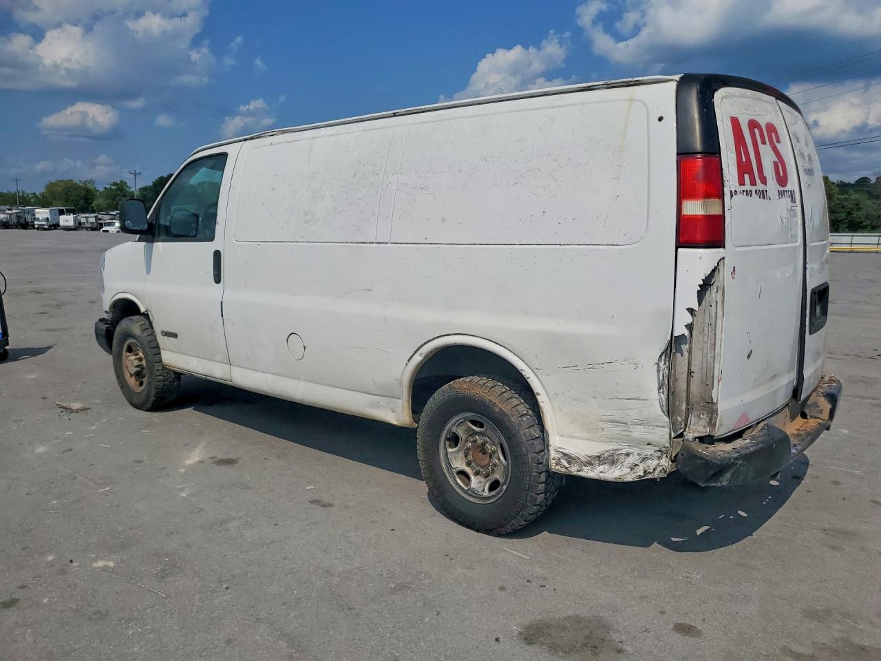 2005 Chevrolet Express G3500 White vin: 1GCHG35UX51231405