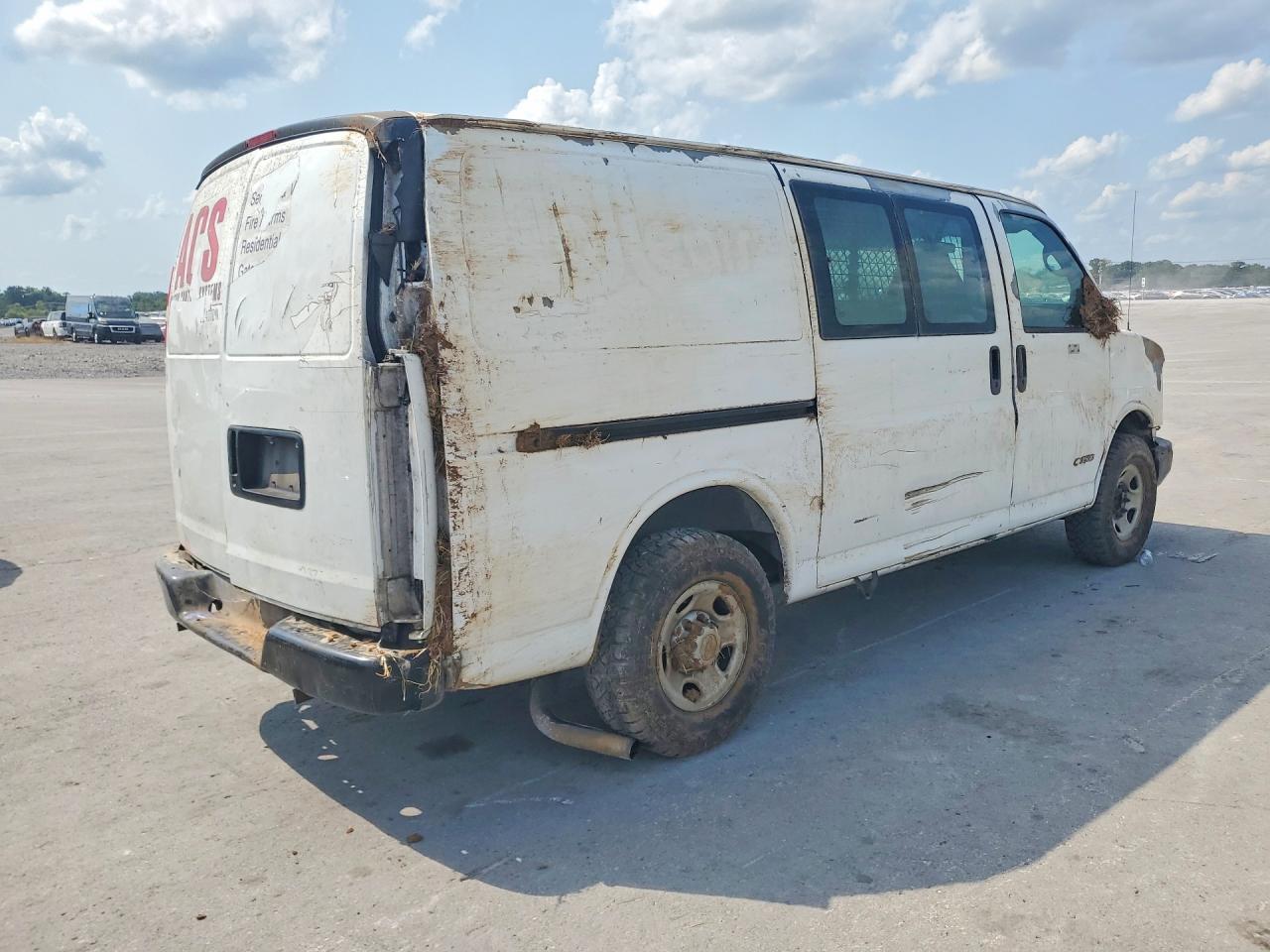 2005 Chevrolet Express G3500 White vin: 1GCHG35UX51231405