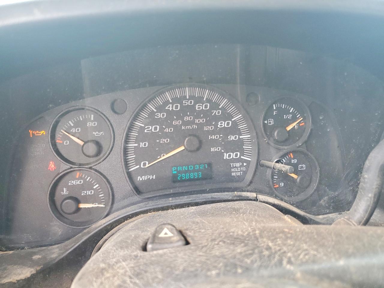 2005 Chevrolet Express G3500 White vin: 1GCHG35UX51231405