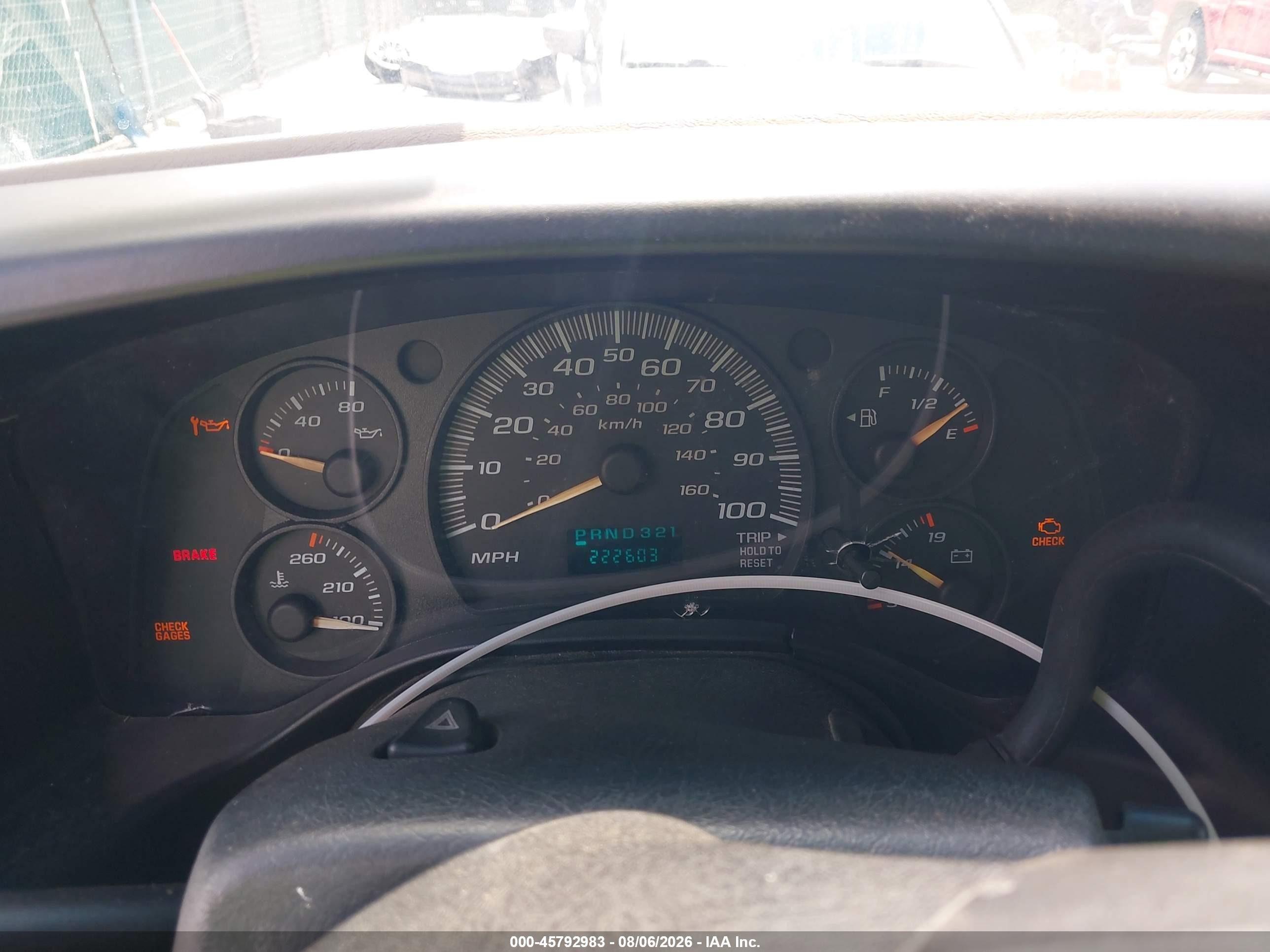 2005 Chevrolet Express   White vin: 1GCHG35V951206777