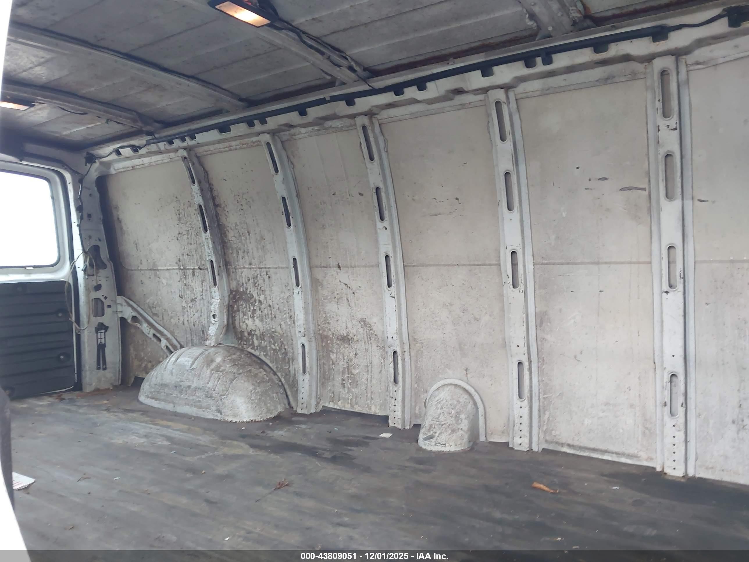 1997 Chevrolet Chevy Van   Белый vin: 1GCHG39F8V1098588