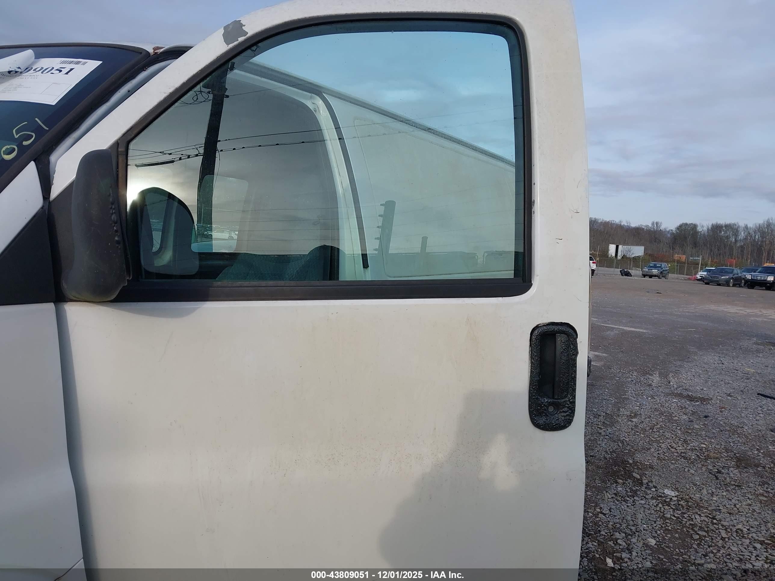 1997 Chevrolet Chevy Van   Белый vin: 1GCHG39F8V1098588