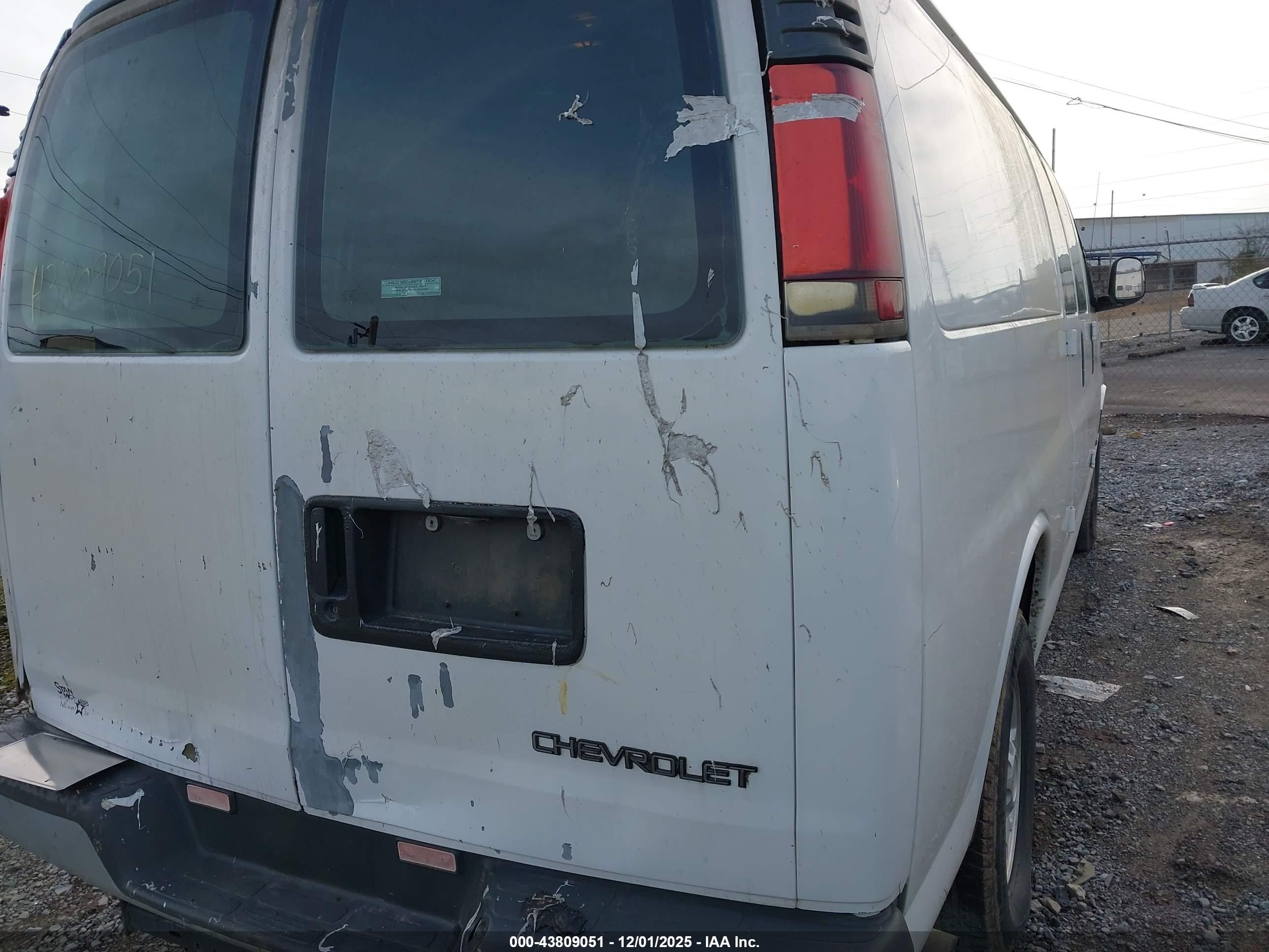 1997 Chevrolet Chevy Van   Белый vin: 1GCHG39F8V1098588