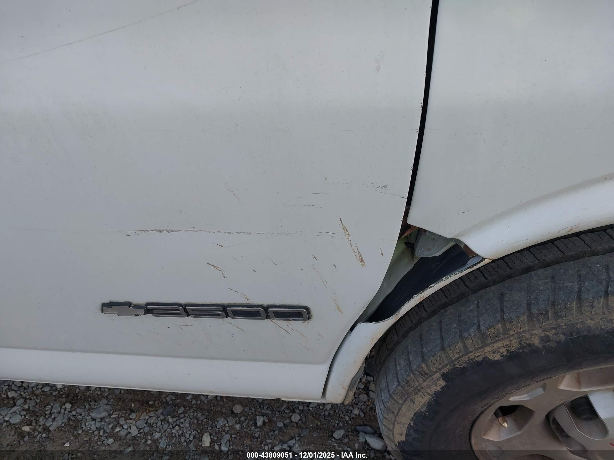 1997 Chevrolet Chevy Van   Белый vin: 1GCHG39F8V1098588