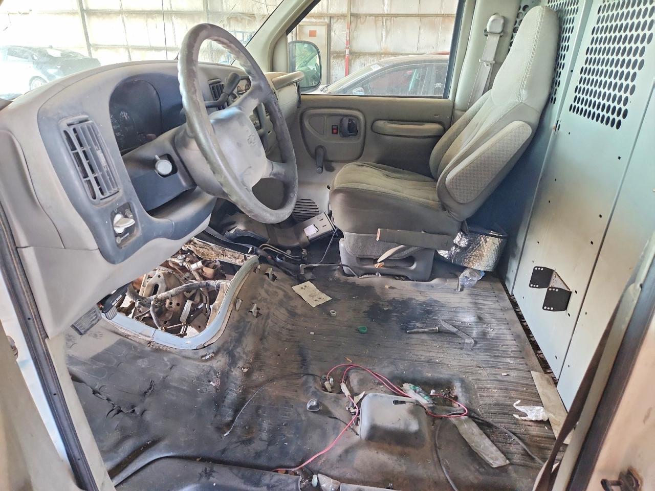 1999 Chevrolet Express G3500 White vin: 1GCHG39R0X1007343