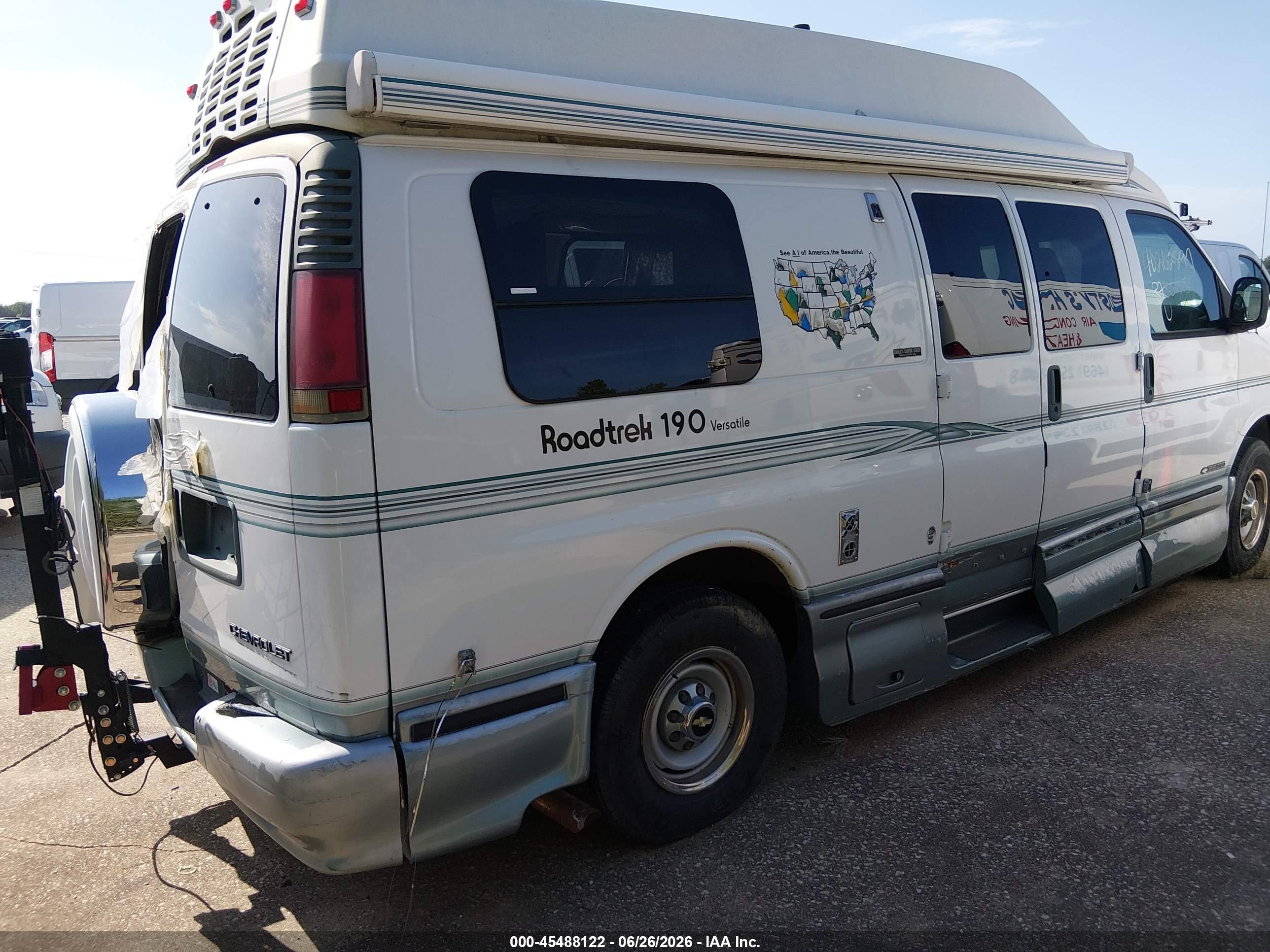 2002 Chevrolet Express Cargo Van   White vin: 1GCHG39R121233609