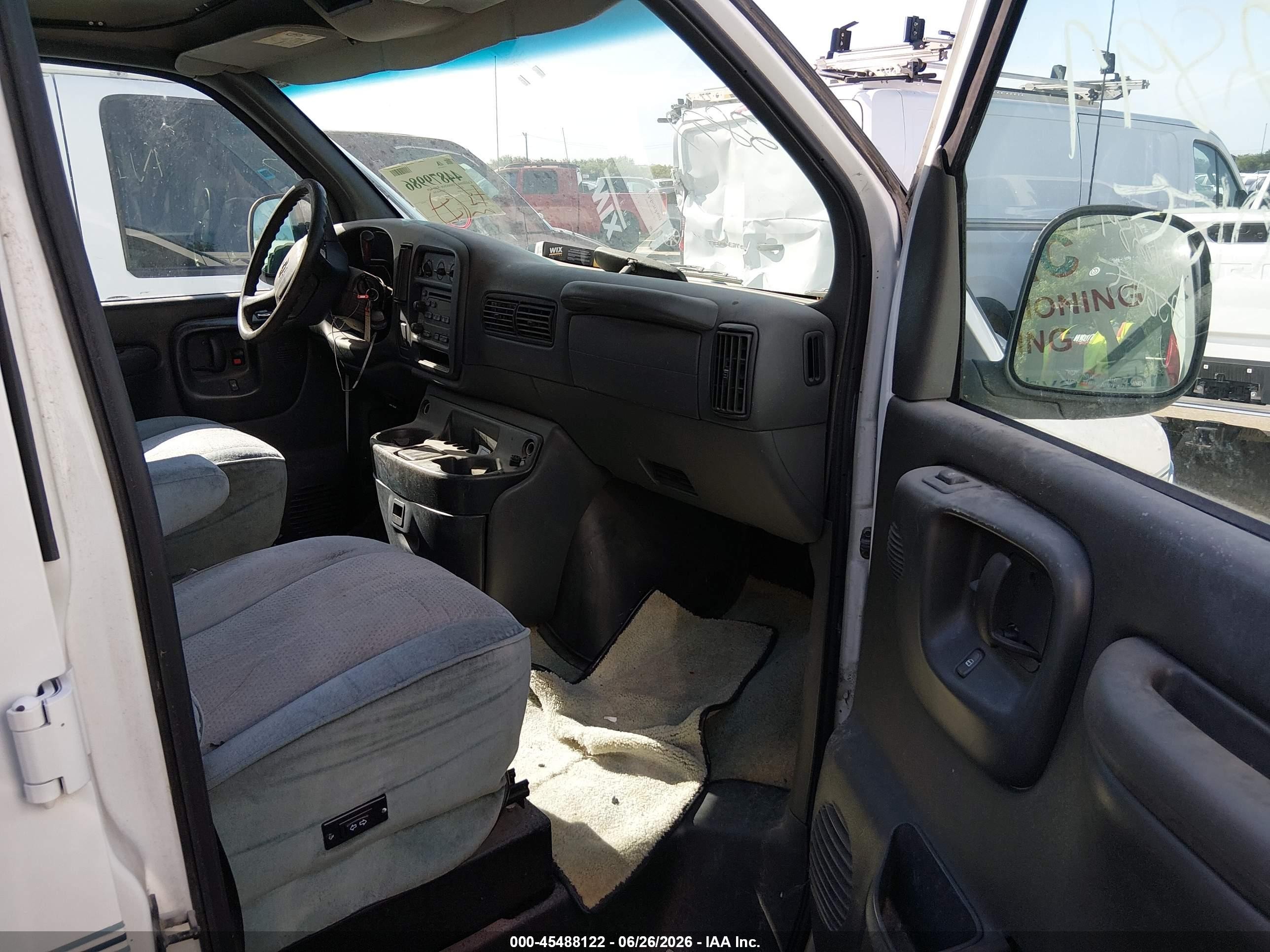 2002 Chevrolet Express Cargo Van   White vin: 1GCHG39R121233609