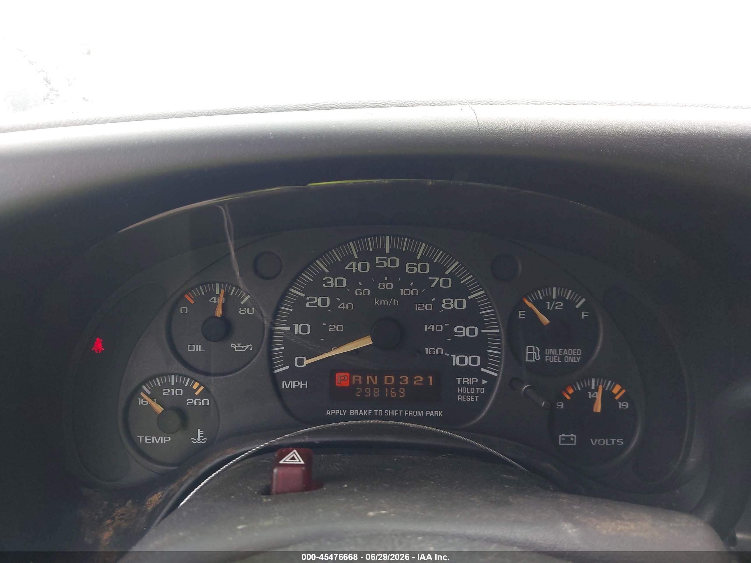 2002 Chevrolet Express Cargo Van   White vin: 1GCHG39R721239866