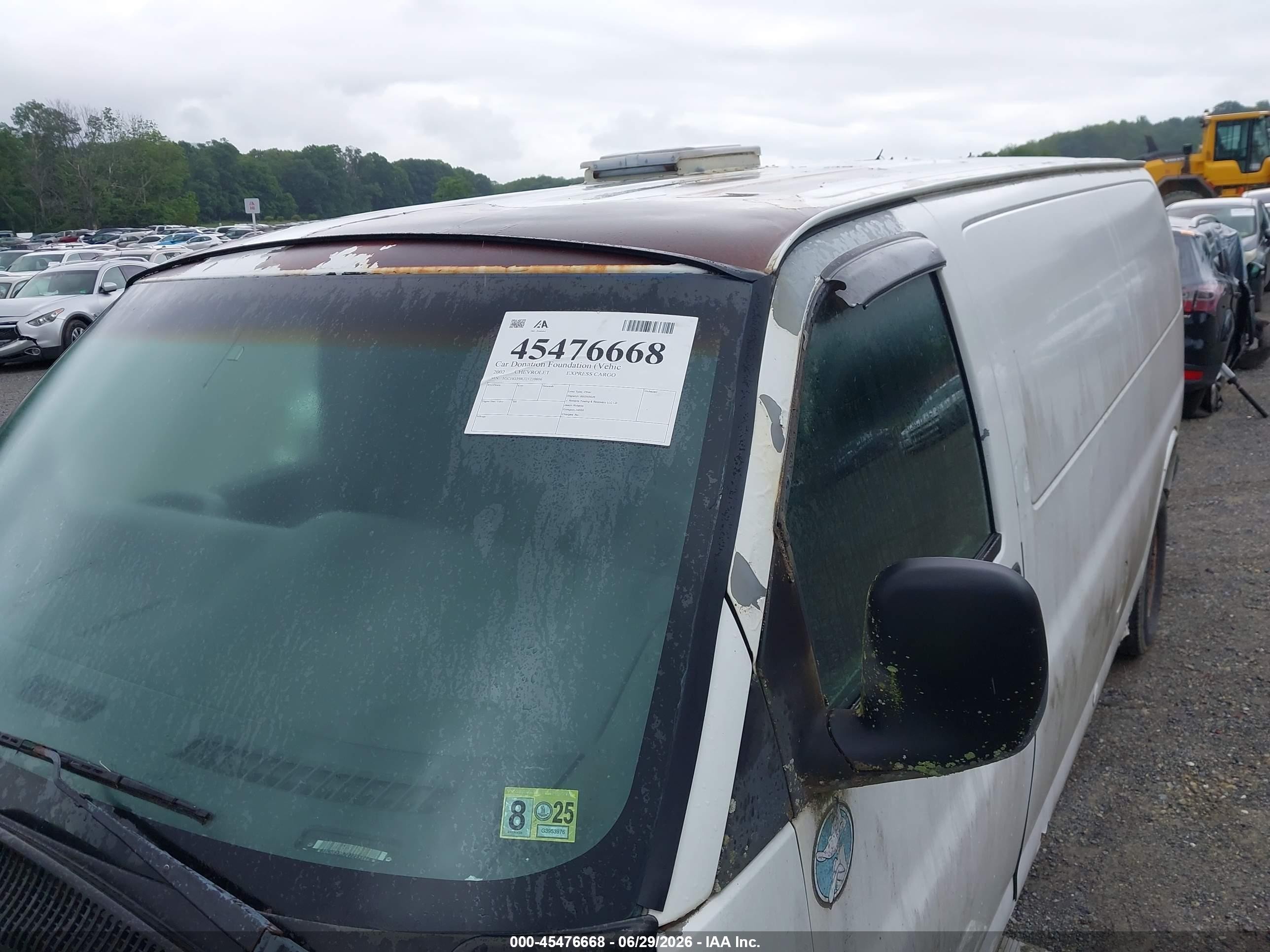 2002 Chevrolet Express Cargo Van   White vin: 1GCHG39R721239866