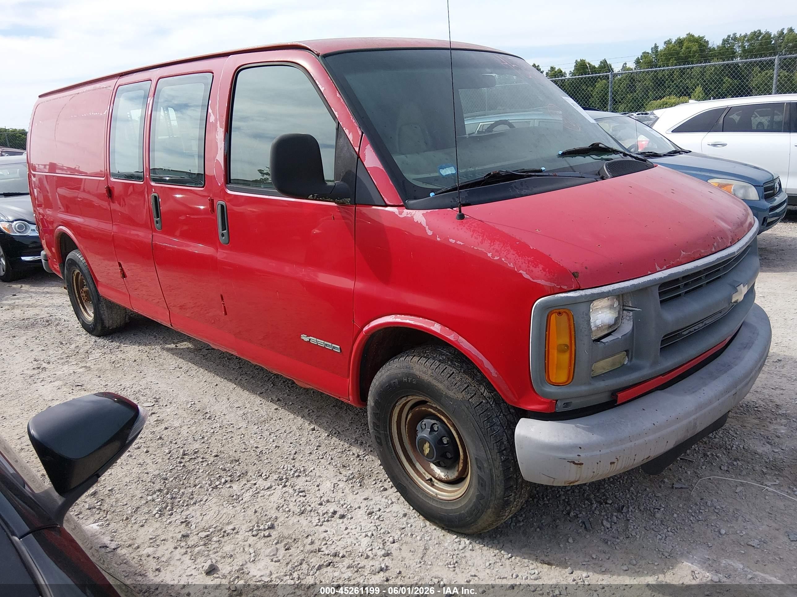 2002 Chevrolet Express   Red vin: 1GCHG39R921130454