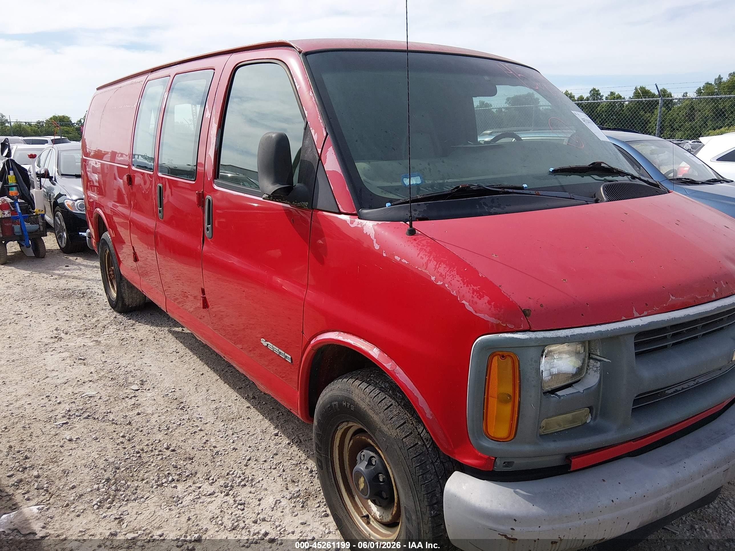 2002 Chevrolet Express   Red vin: 1GCHG39R921130454
