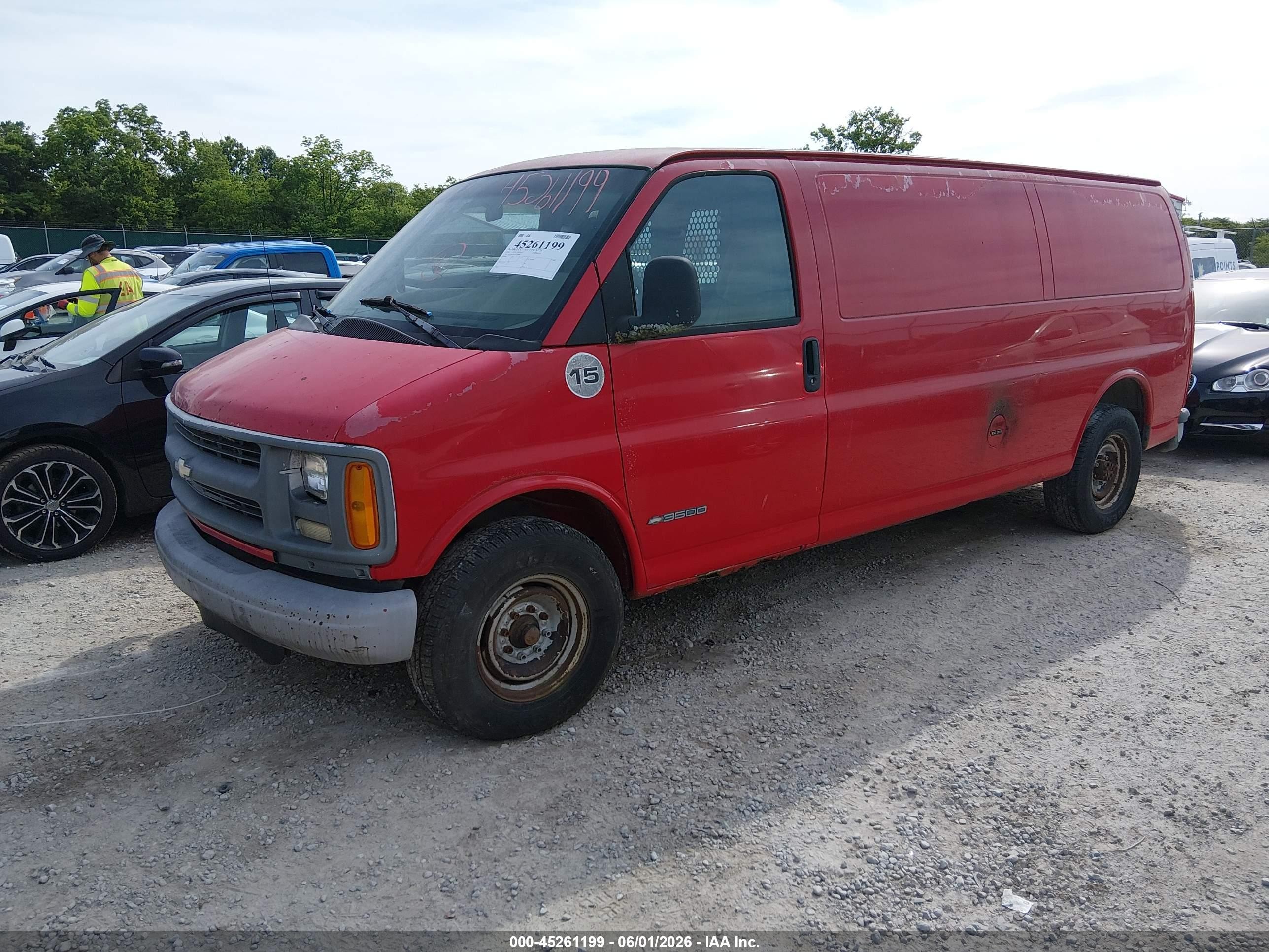 2002 Chevrolet Express   Red vin: 1GCHG39R921130454