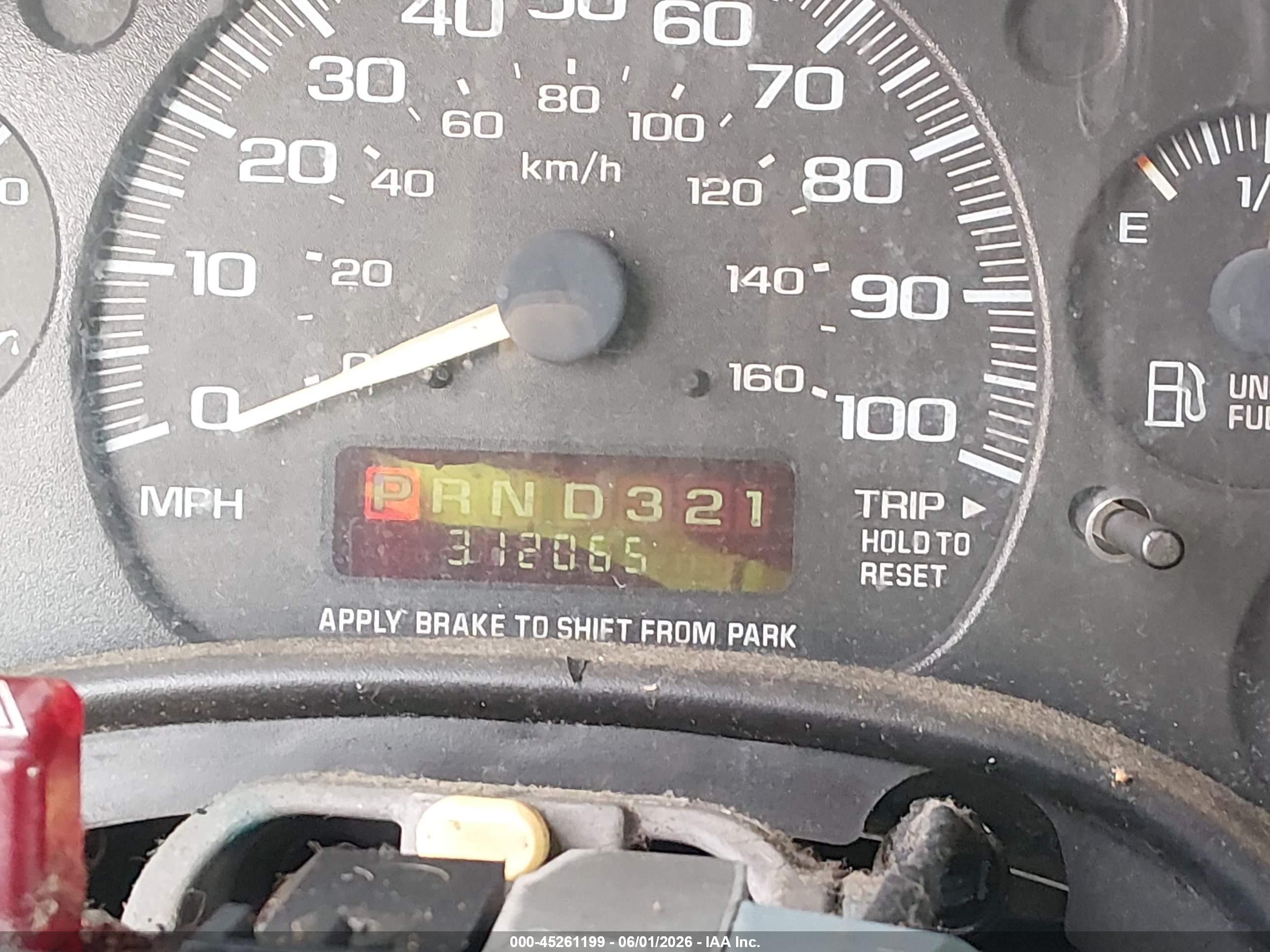 2002 Chevrolet Express   Red vin: 1GCHG39R921130454