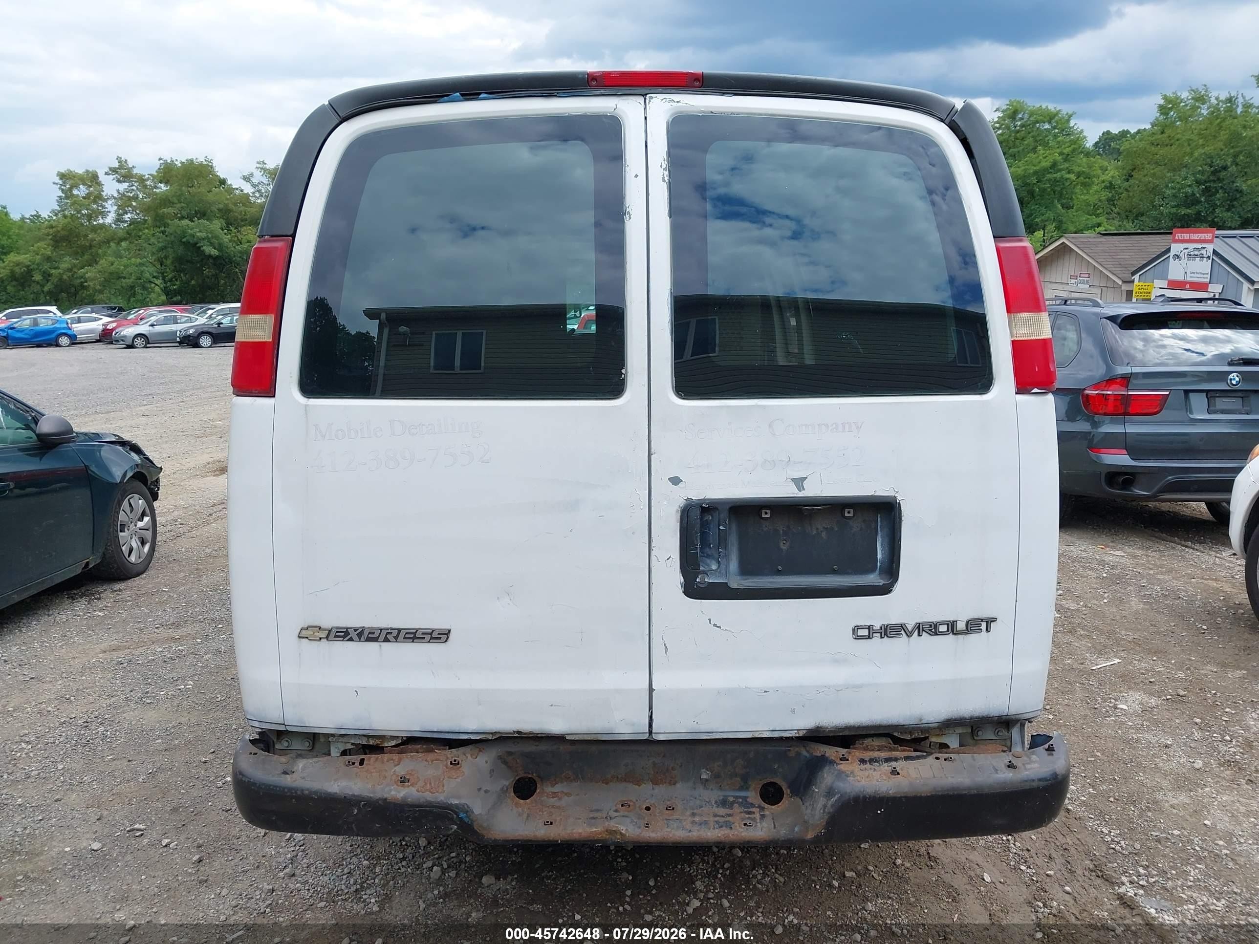 2003 Chevrolet Express Cargo Van   White vin: 1GCHG39U031125889