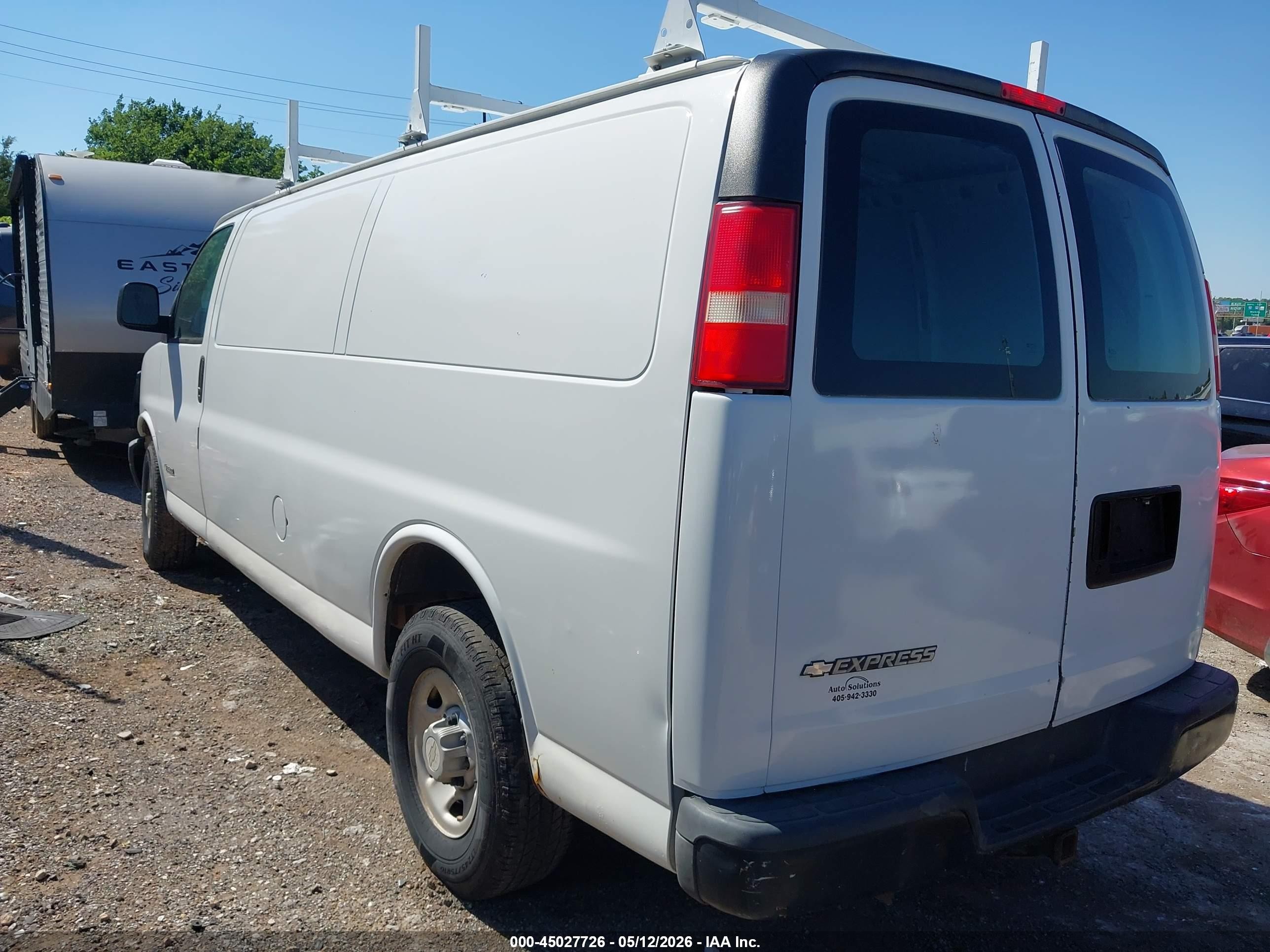 2005 Chevrolet Express   White vin: 1GCHG39U351222927