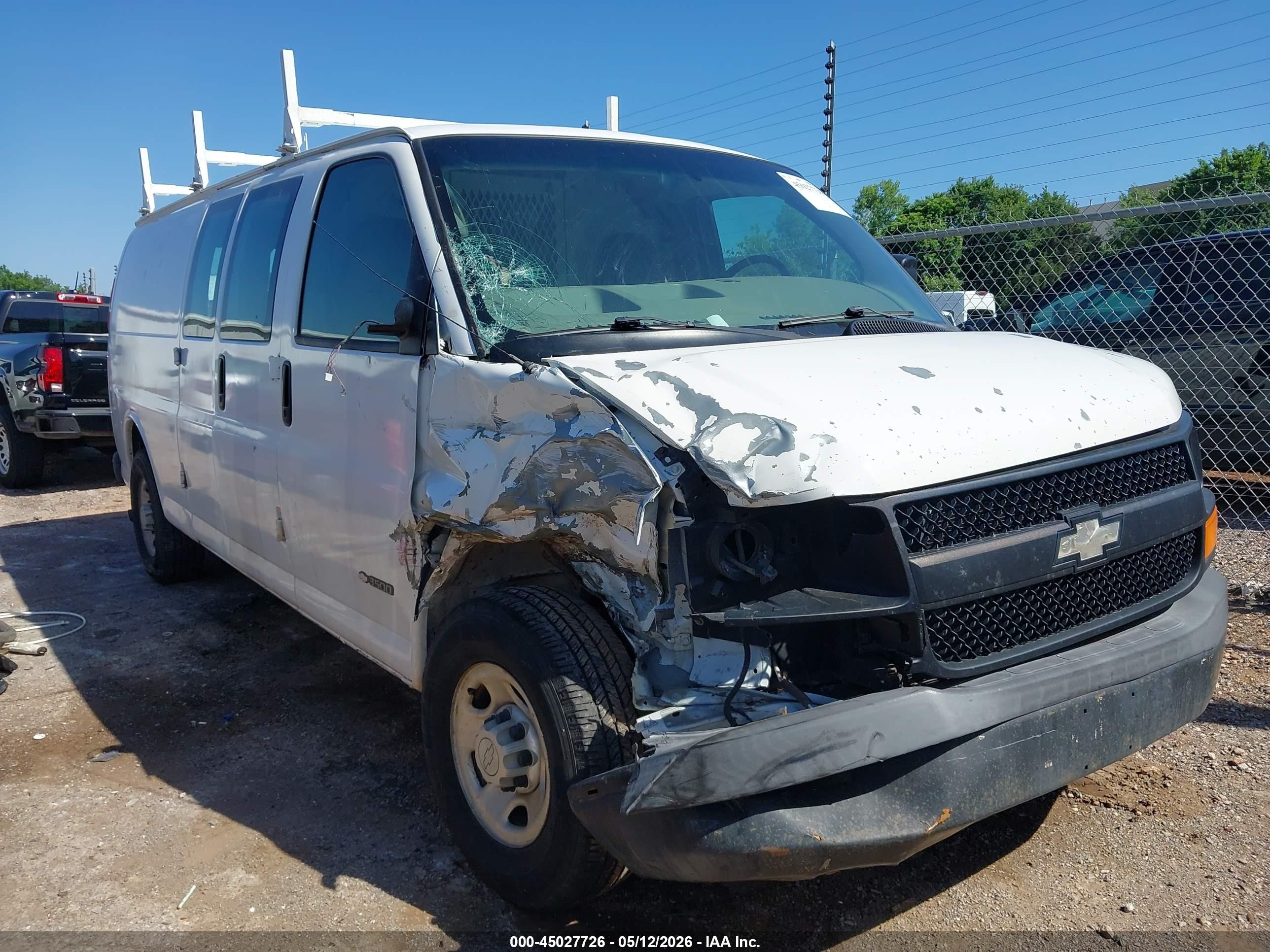 2005 Chevrolet Express   White vin: 1GCHG39U351222927