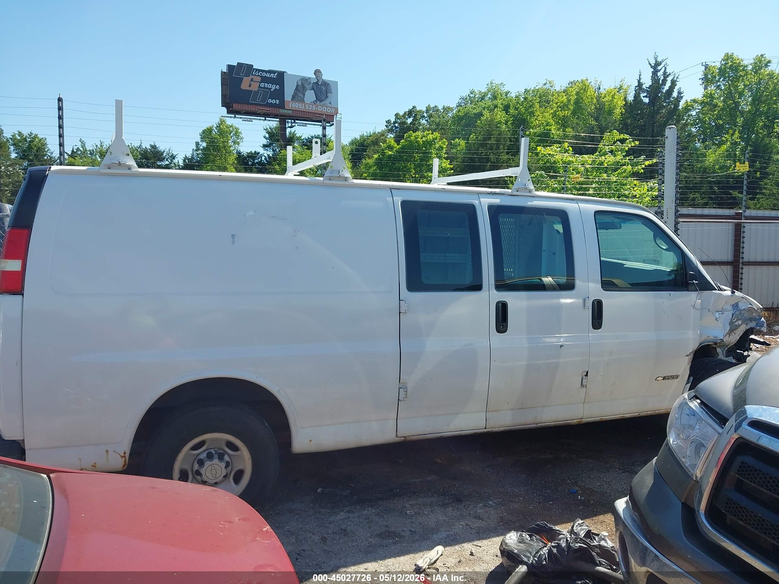 2005 Chevrolet Express   White vin: 1GCHG39U351222927