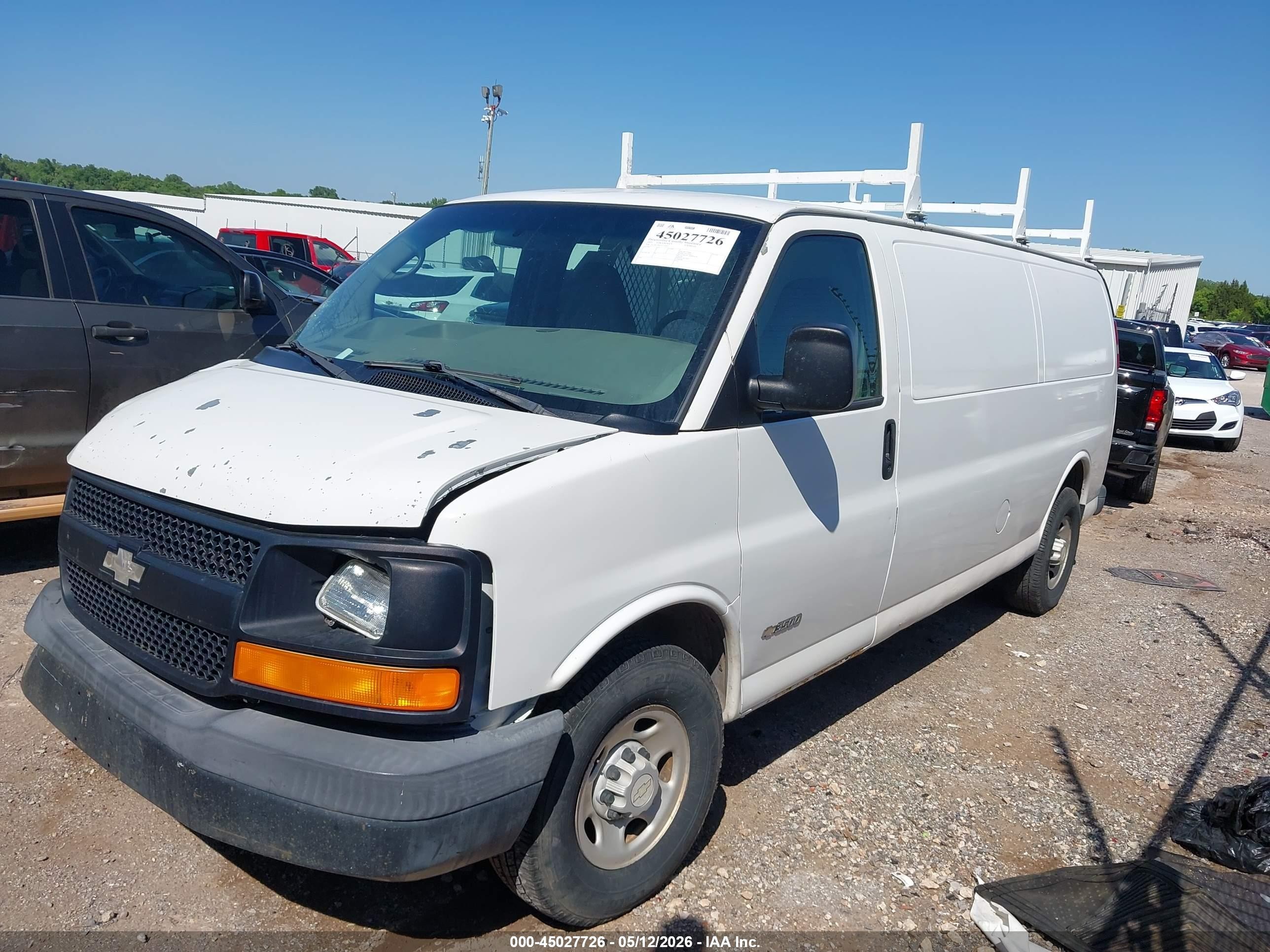 2005 Chevrolet Express   White vin: 1GCHG39U351222927