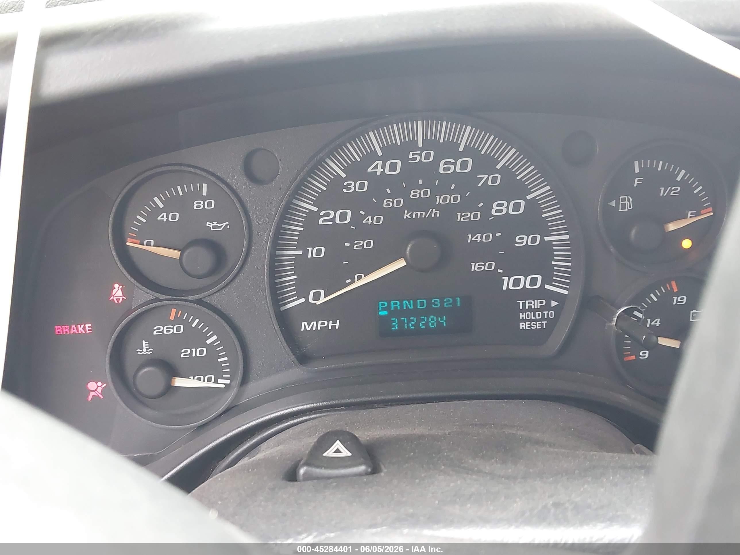 2005 Chevrolet Express   White vin: 1GCHG39U451242720