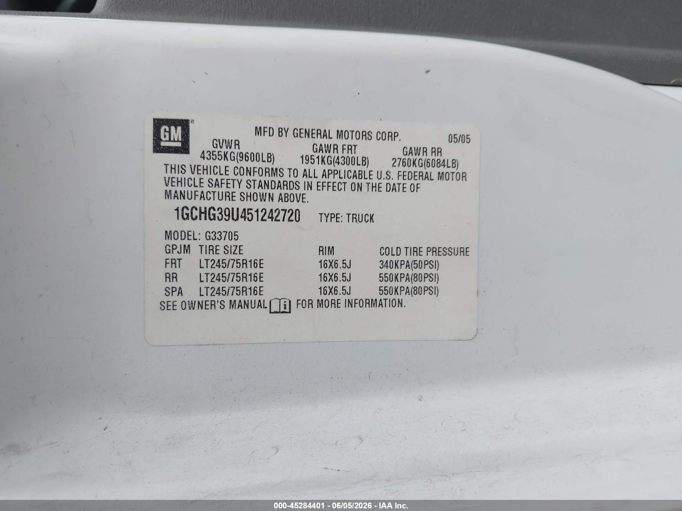 2005 Chevrolet Express   White vin: 1GCHG39U451242720