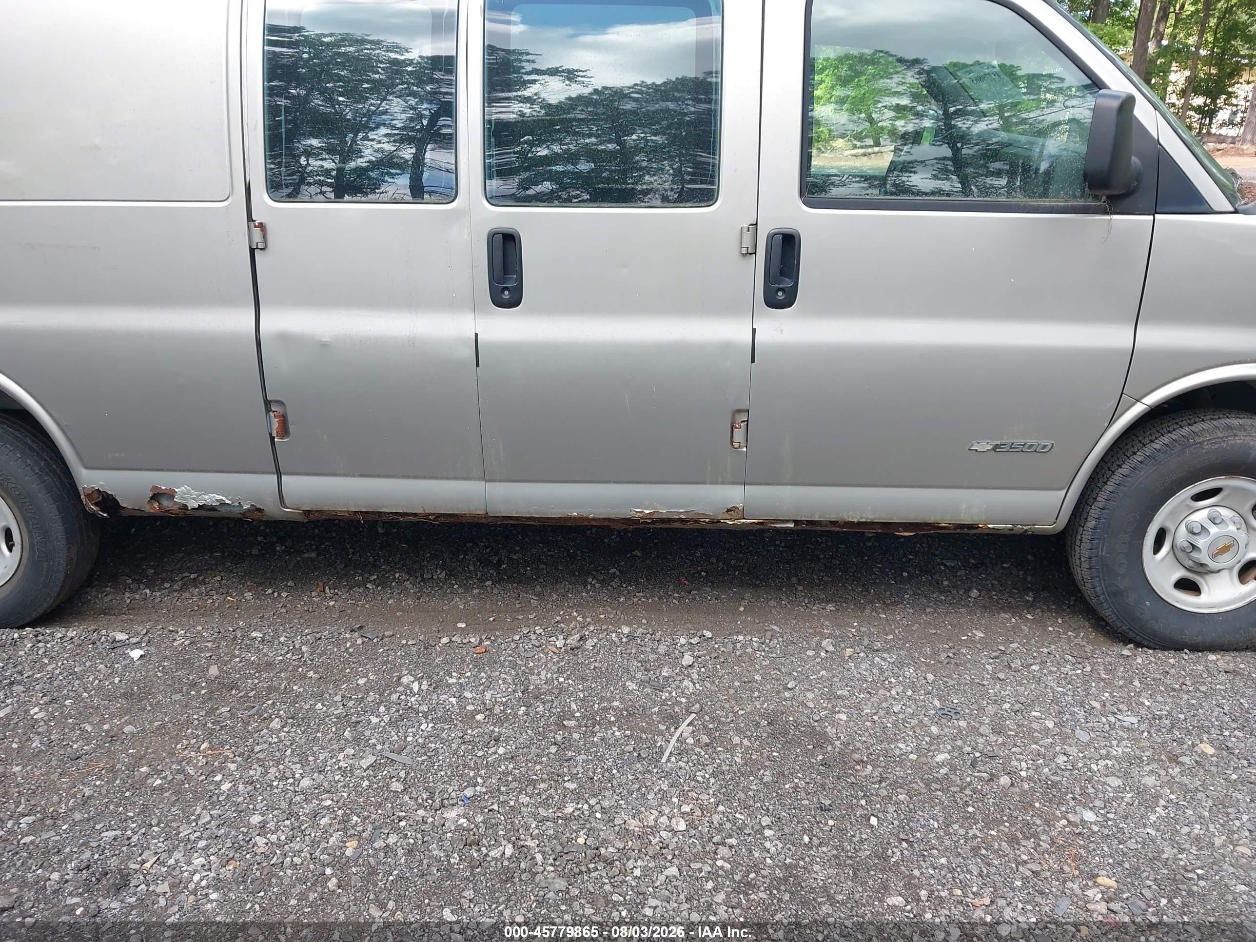 2003 Chevrolet Express Cargo Van   Gray vin: 1GCHG39U631123628
