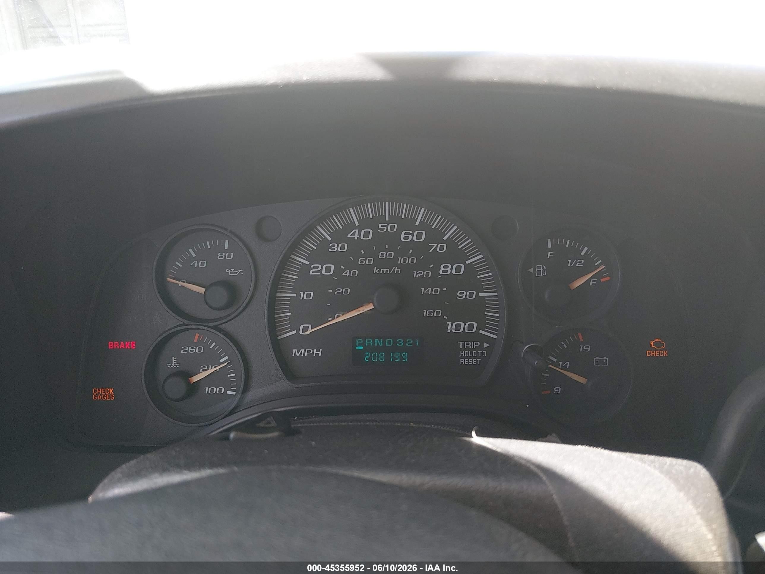 2004 Chevrolet Express Cargo Van   White vin: 1GCHG39U741189445