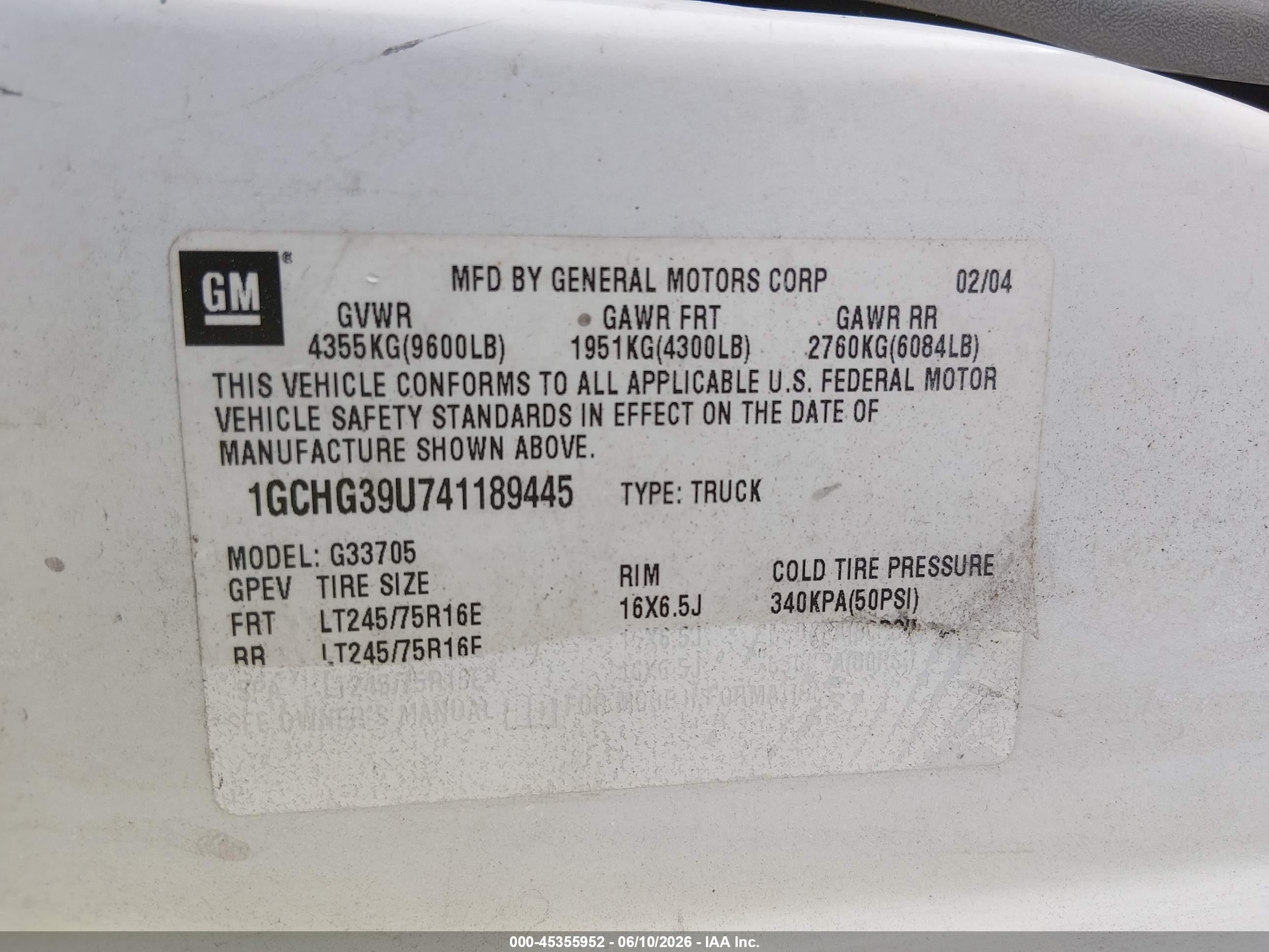 2004 Chevrolet Express Cargo Van   White vin: 1GCHG39U741189445