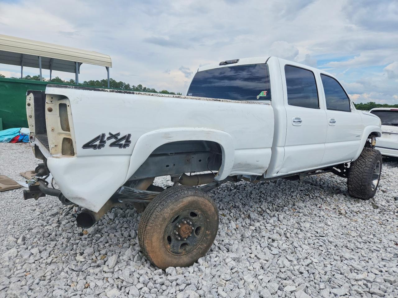 2004 Chevrolet Silverado K2500 Heavy Duty White vin: 1GCHK23114F132698