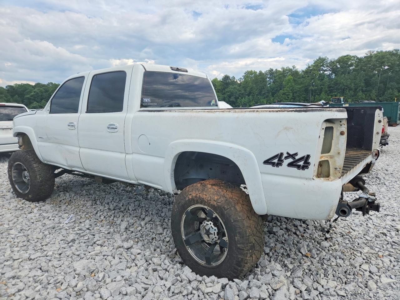 2004 Chevrolet Silverado K2500 Heavy Duty White vin: 1GCHK23114F132698