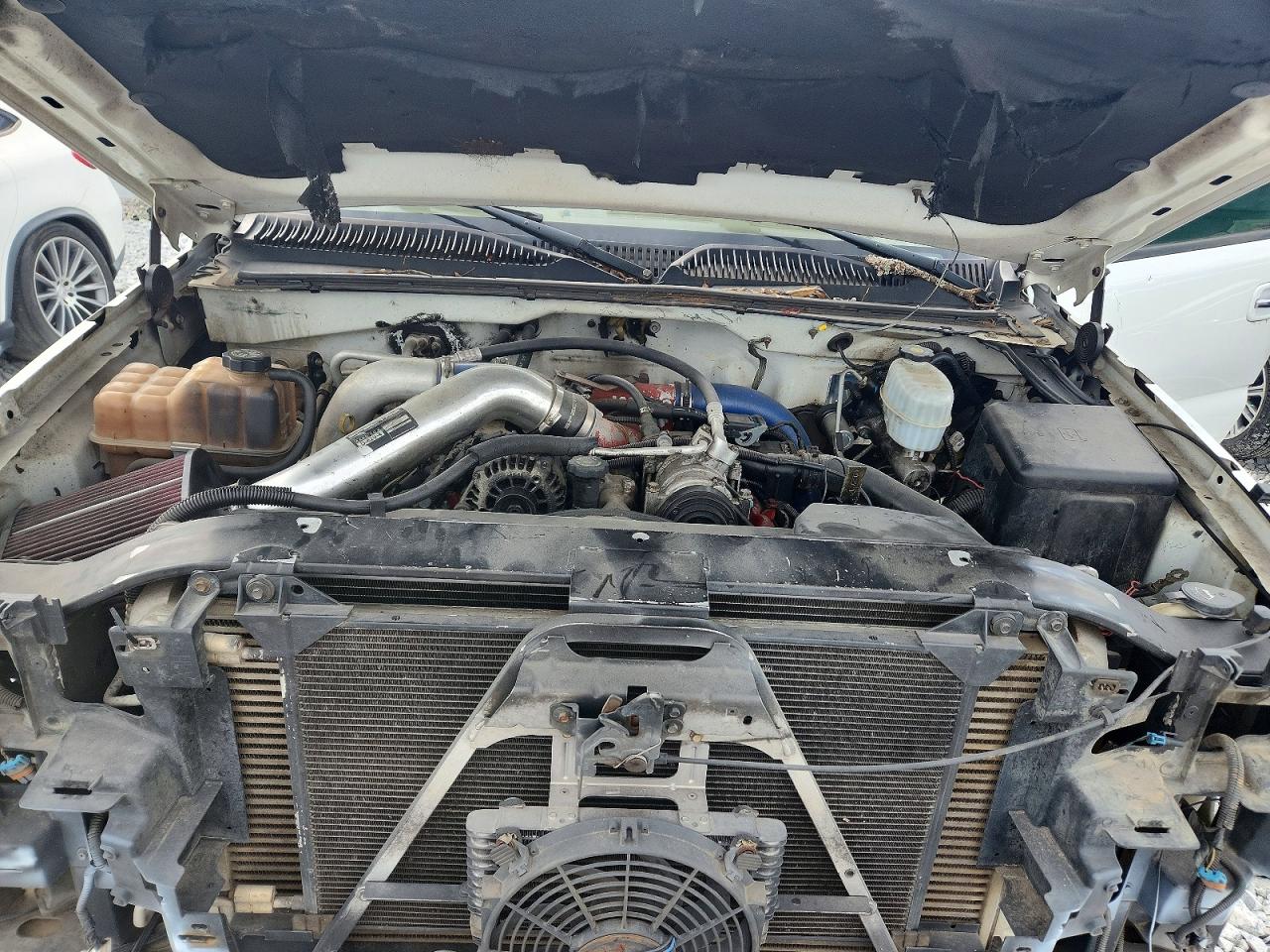 2004 Chevrolet Silverado K2500 Heavy Duty White vin: 1GCHK23114F132698