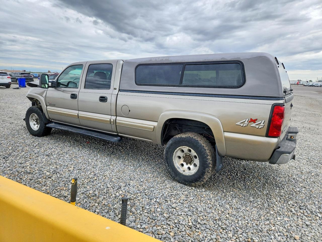 2002 Chevrolet Silverado K2500 Heavy Duty Beige vin: 1GCHK23122F159471