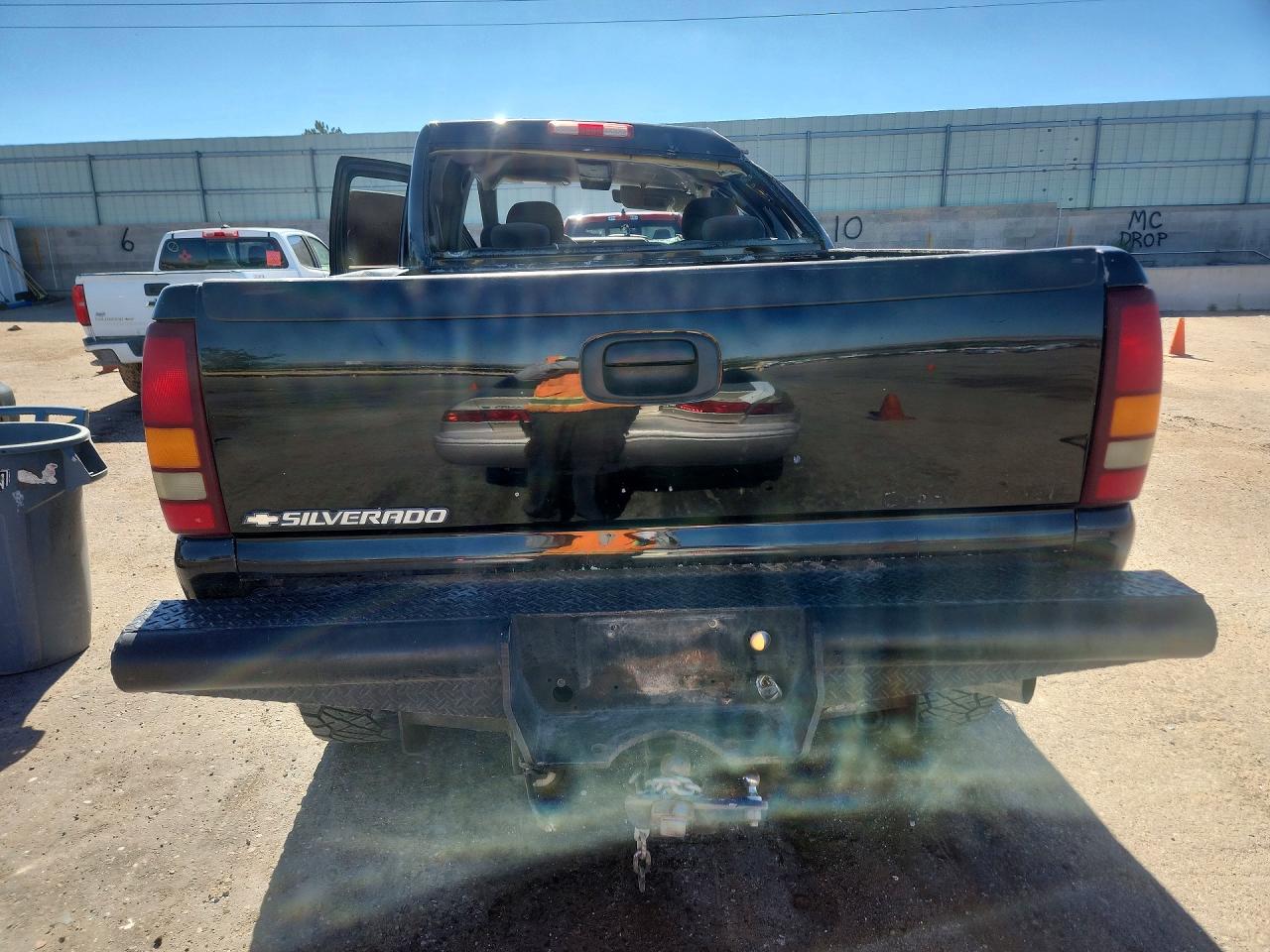 2002 Chevrolet Silverado K2500 Heavy Duty Black vin: 1GCHK23122F197072