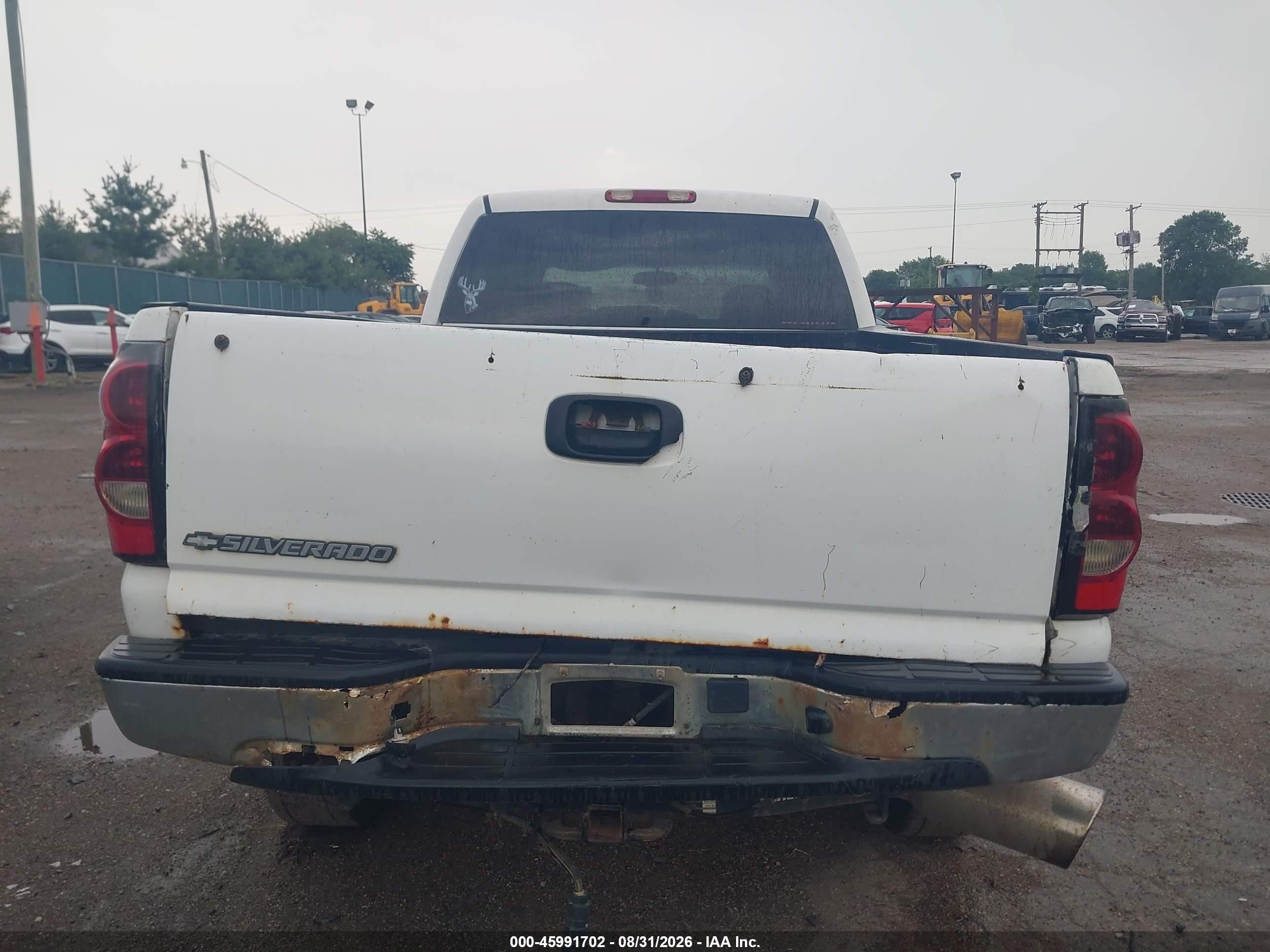2004 Chevrolet Silverado 2500hd Ls/lt/work Truck White vin: 1GCHK23124F143645