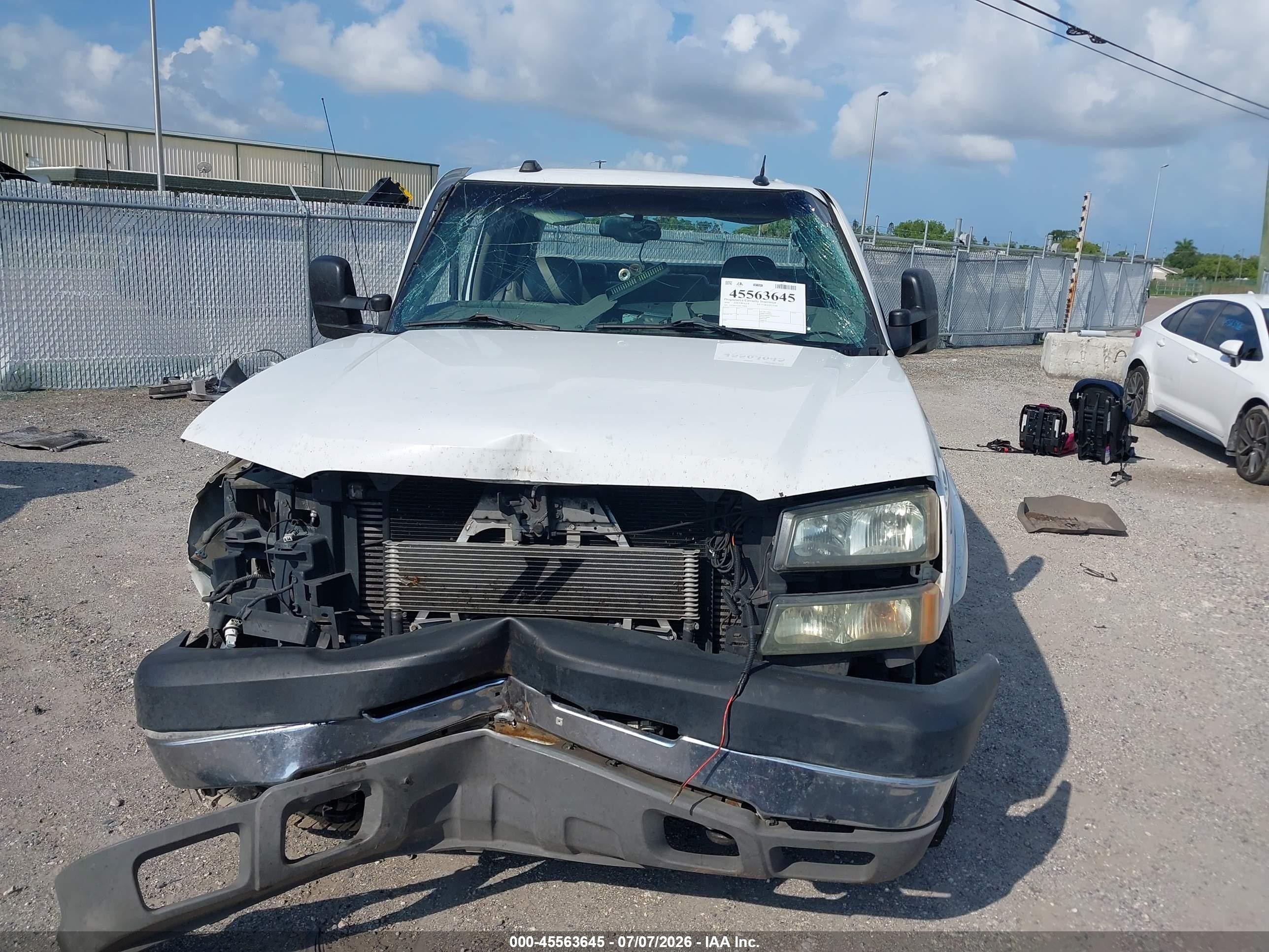 2004 Chevrolet Silverado 2500hd Lt White vin: 1GCHK23144F170068