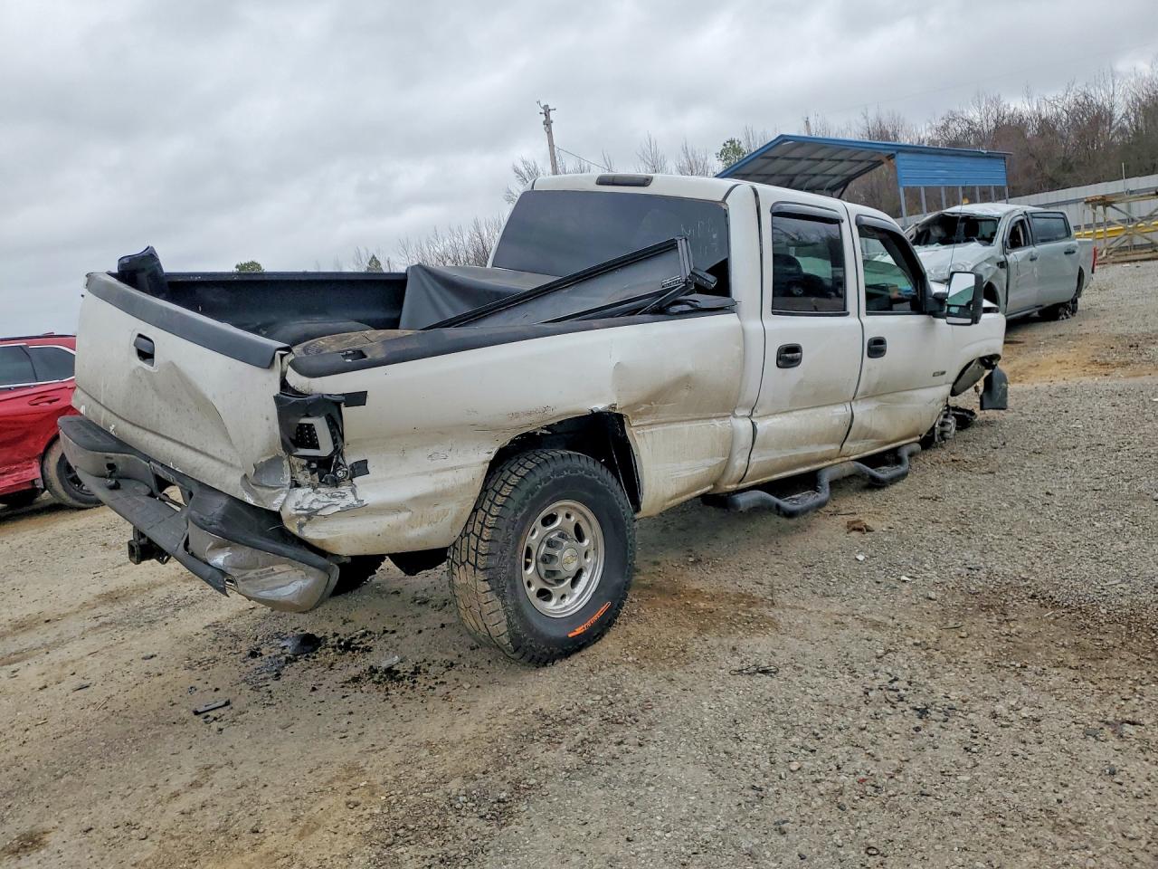 2002 Chevrolet Silverado K2500 Heavy Duty White vin: 1GCHK23172F190814