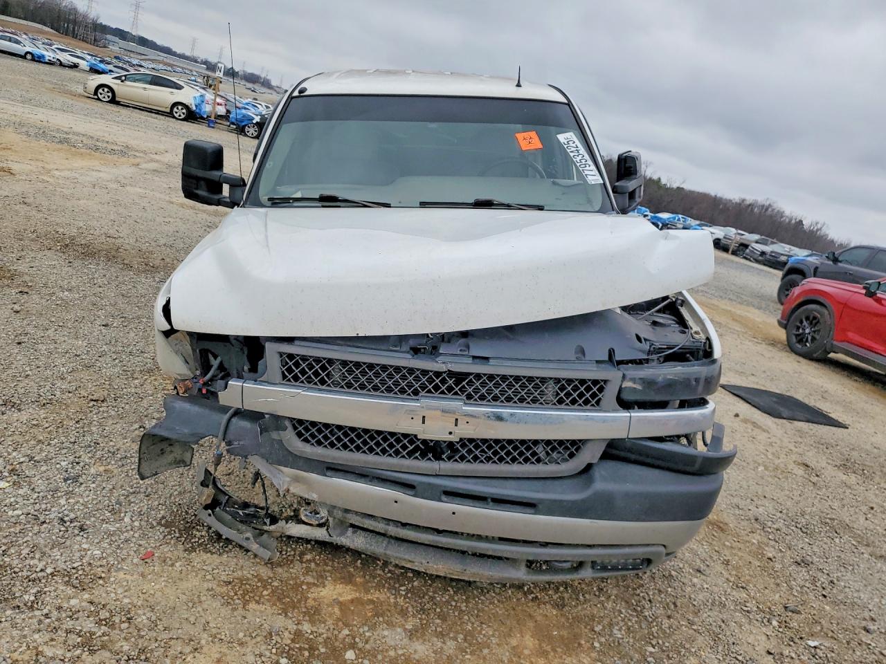 2002 Chevrolet Silverado K2500 Heavy Duty White vin: 1GCHK23172F190814