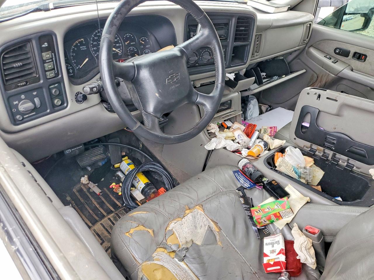 2002 Chevrolet Silverado K2500 Heavy Duty White vin: 1GCHK23172F190814