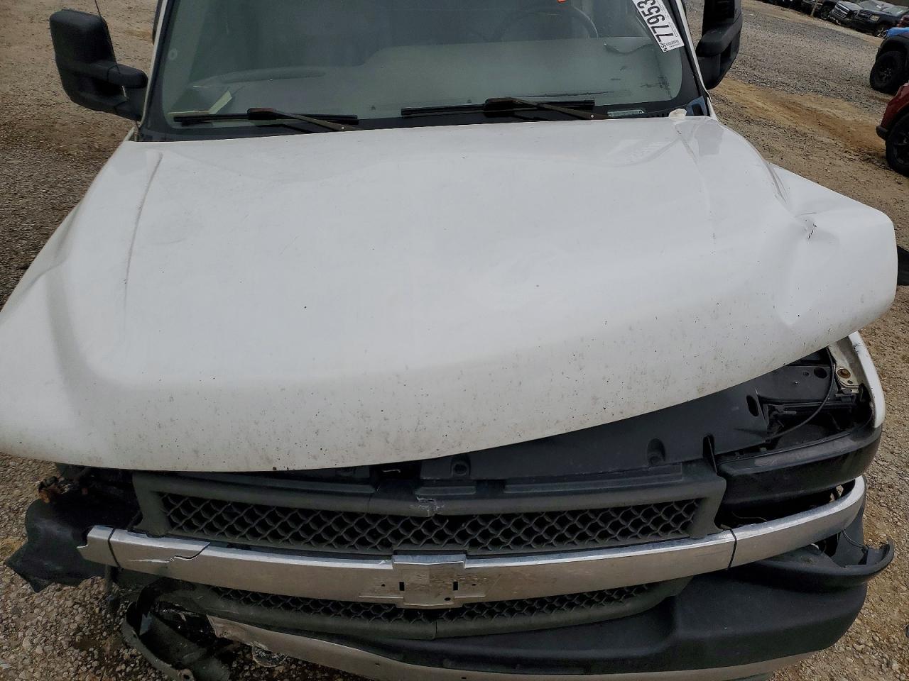 2002 Chevrolet Silverado K2500 Heavy Duty White vin: 1GCHK23172F190814
