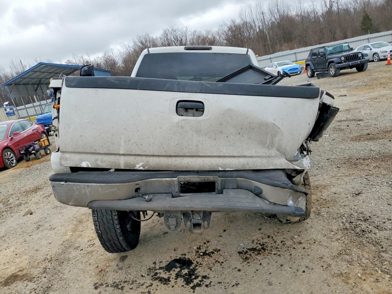 2002 Chevrolet Silverado K2500 Heavy Duty White vin: 1GCHK23172F190814