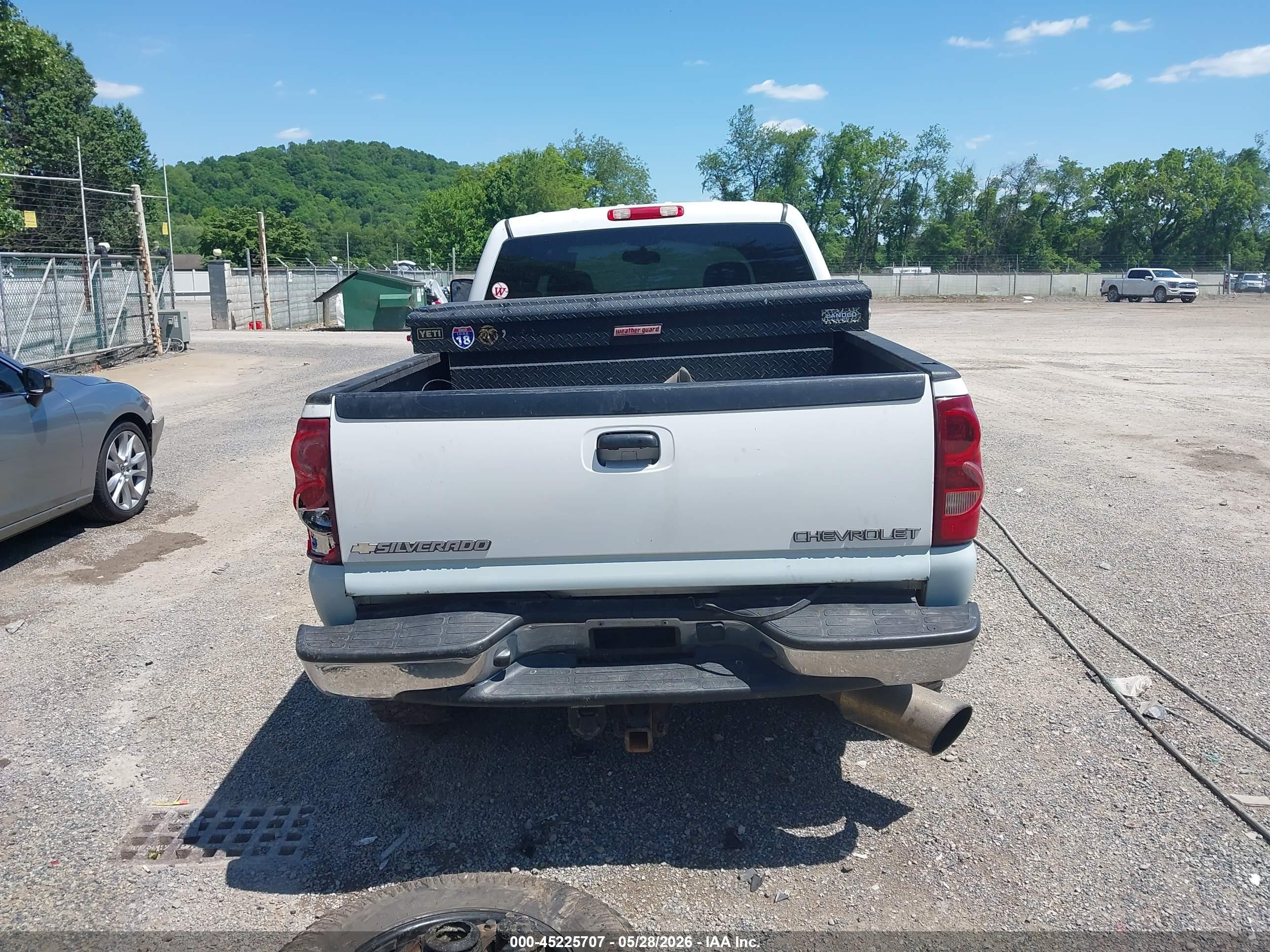 2003 Chevrolet Silverado 2500hd Lt White vin: 1GCHK23183F254294