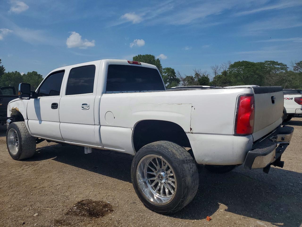 2003 Chevrolet Silverado K2500 Heavy Duty White vin: 1GCHK23193F210997