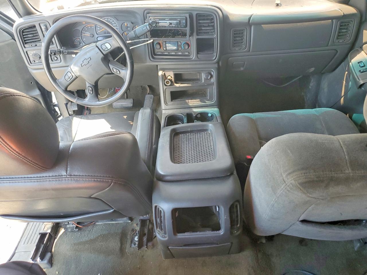 2003 Chevrolet Silverado K2500 Heavy Duty White vin: 1GCHK23193F210997