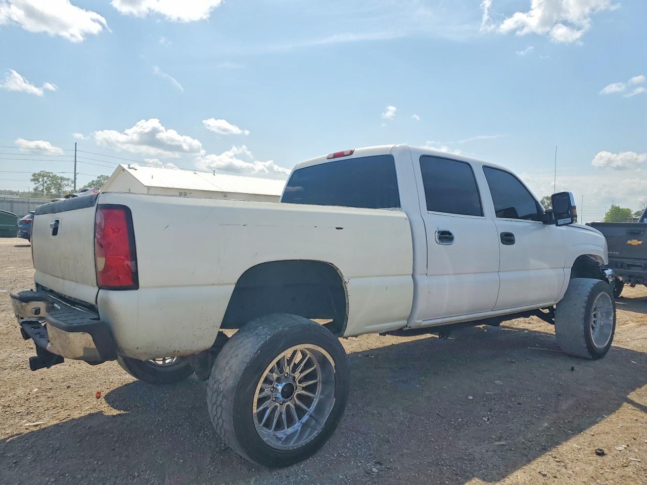 2003 Chevrolet Silverado K2500 Heavy Duty White vin: 1GCHK23193F210997