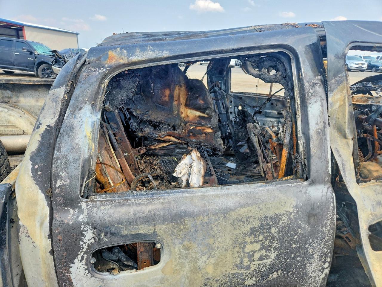 2004 Chevrolet Silverado K2500 Heavy Duty Burn vin: 1GCHK231X4F100560