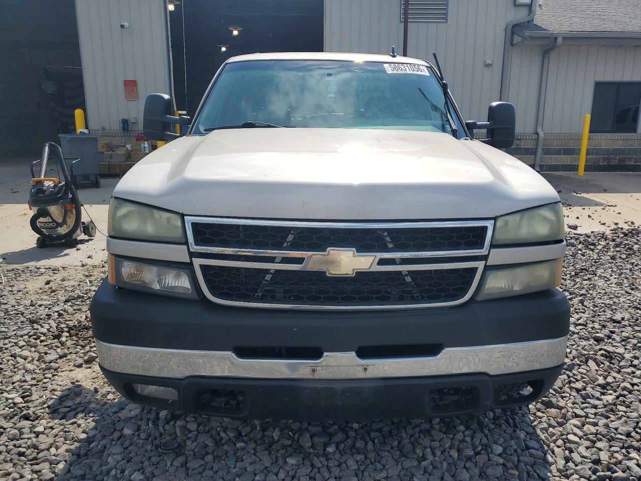 2006 Chevrolet Silverado Silver vin: 1GCHK23206F108937